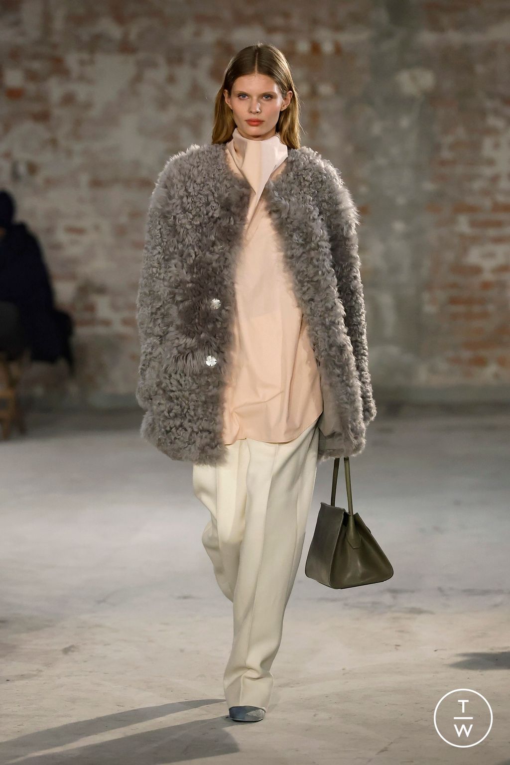 Fashion Week Paris Fall/Winter 2025 look 41 from the Ami collection menswear