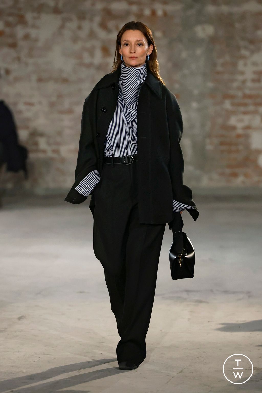 Fashion Week Paris Fall/Winter 2025 look 42 from the Ami collection menswear