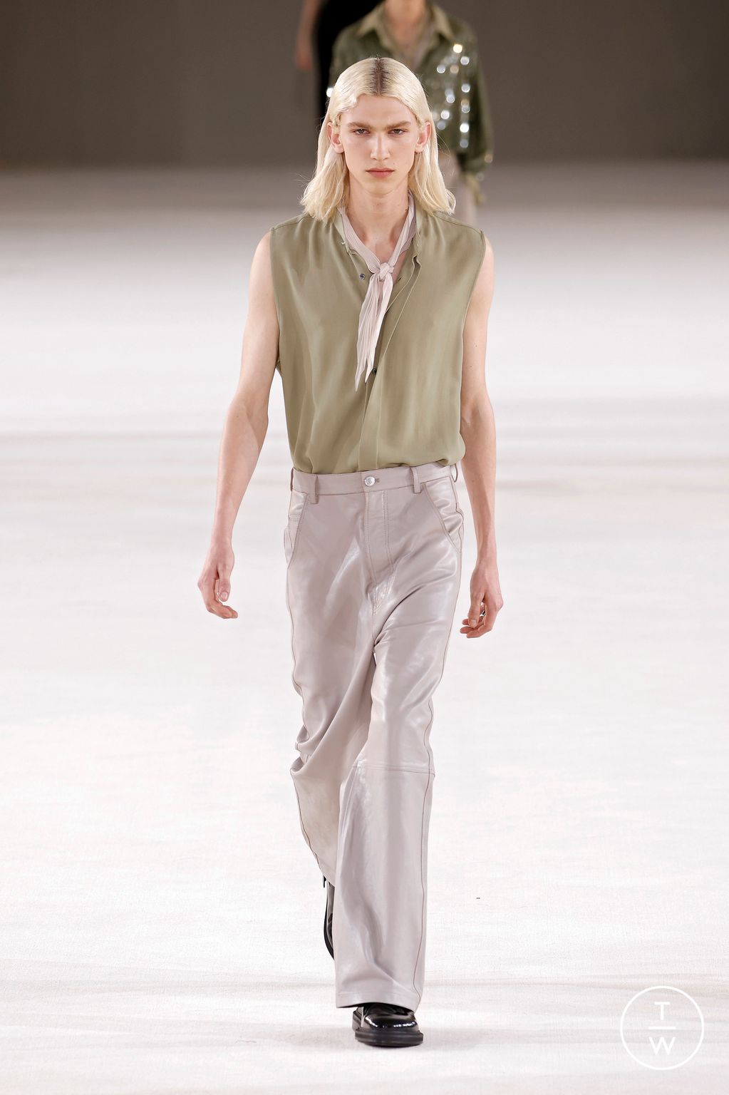 Fashion Week Paris Spring/Summer 2024 look 32 from the Ami collection 男装