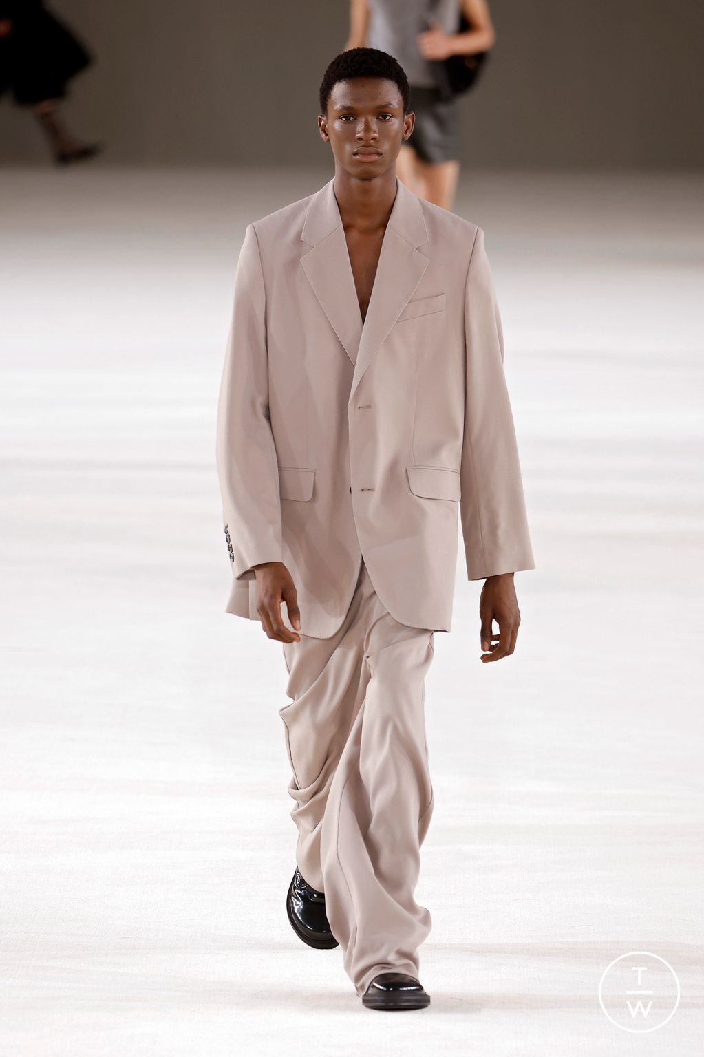 Fashion Week Paris Spring/Summer 2024 look 42 from the Ami collection 男装