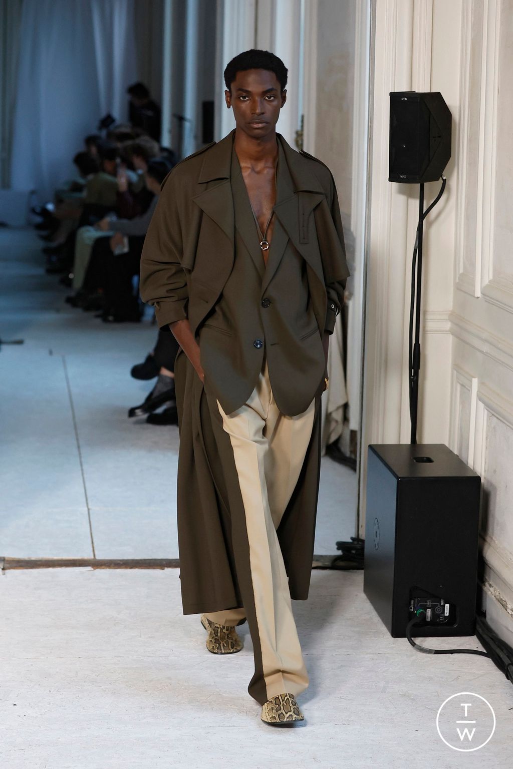 Fashion Week Paris Spring-Summer 2025 look 21 from the Ami collection menswear
