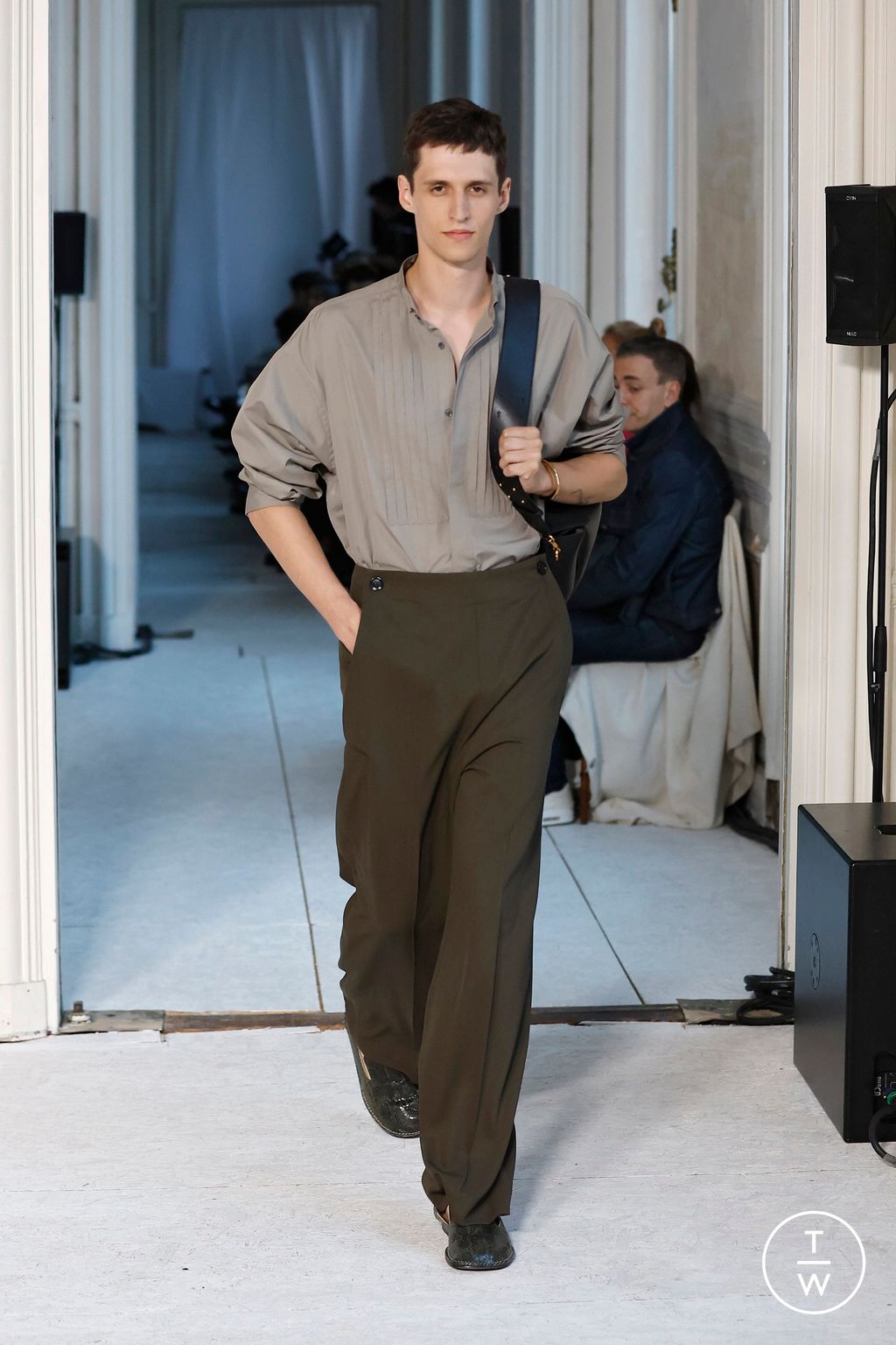 Fashion Week Paris Spring-Summer 2025 look 23 from the Ami collection 男装