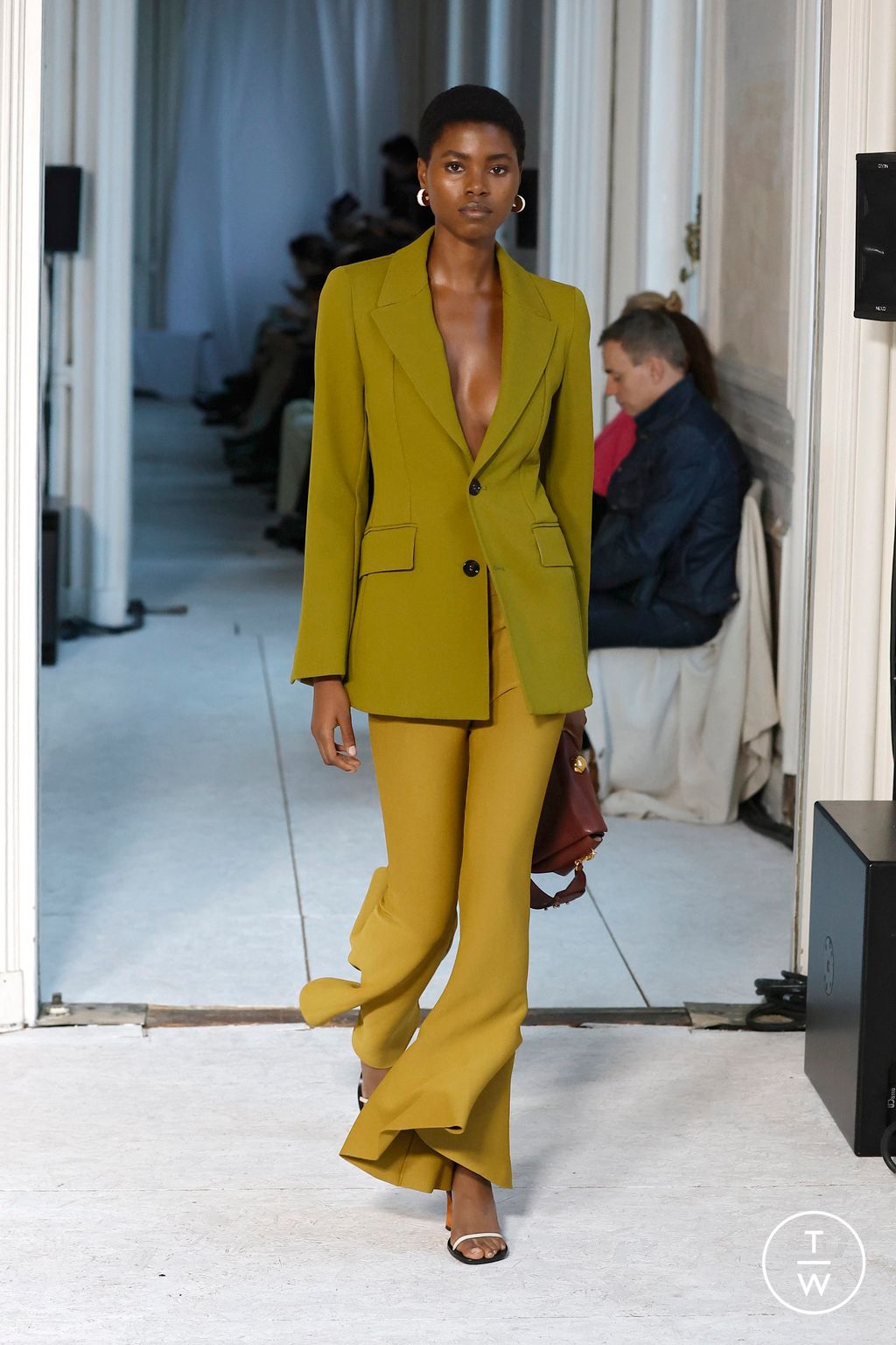 Fashion Week Paris Spring-Summer 2025 look 37 de la collection Ami menswear