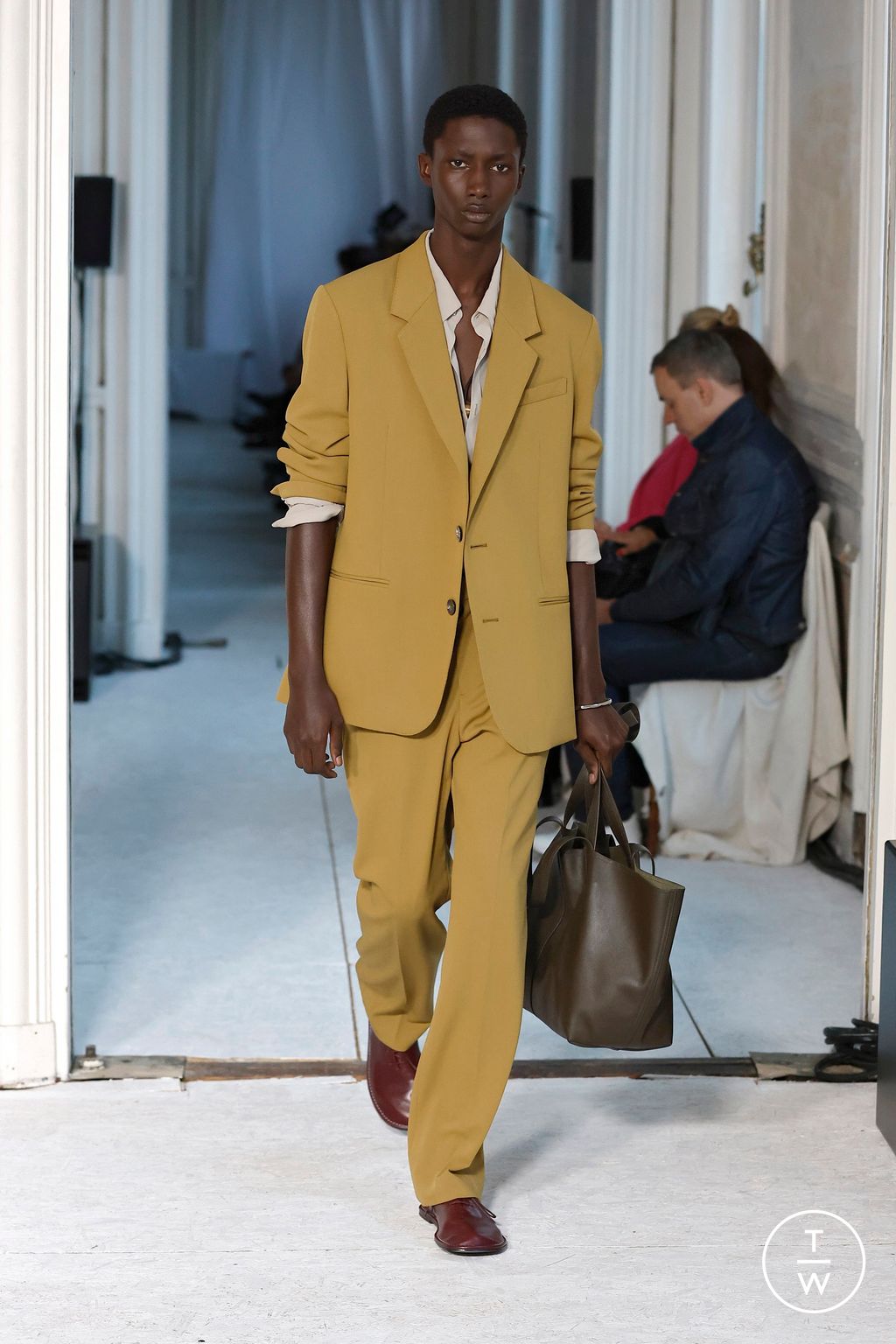 Fashion Week Paris Spring-Summer 2025 look 38 from the Ami collection menswear