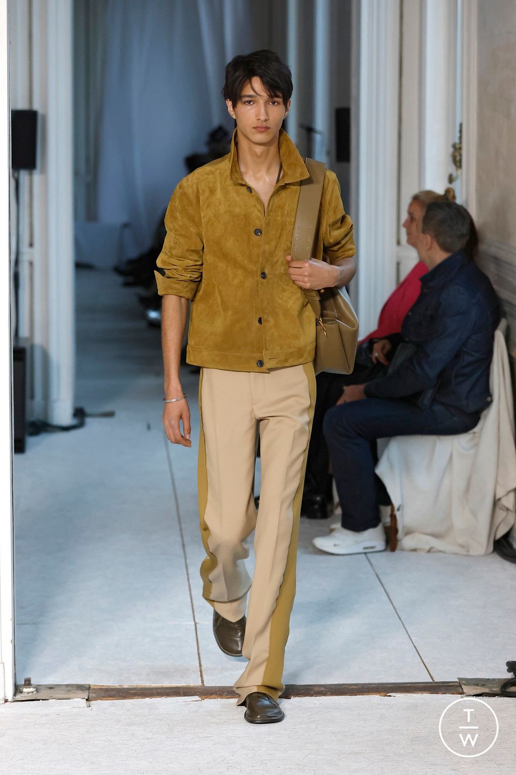Fashion Week Paris Spring-Summer 2025 look 43 from the Ami collection 男装