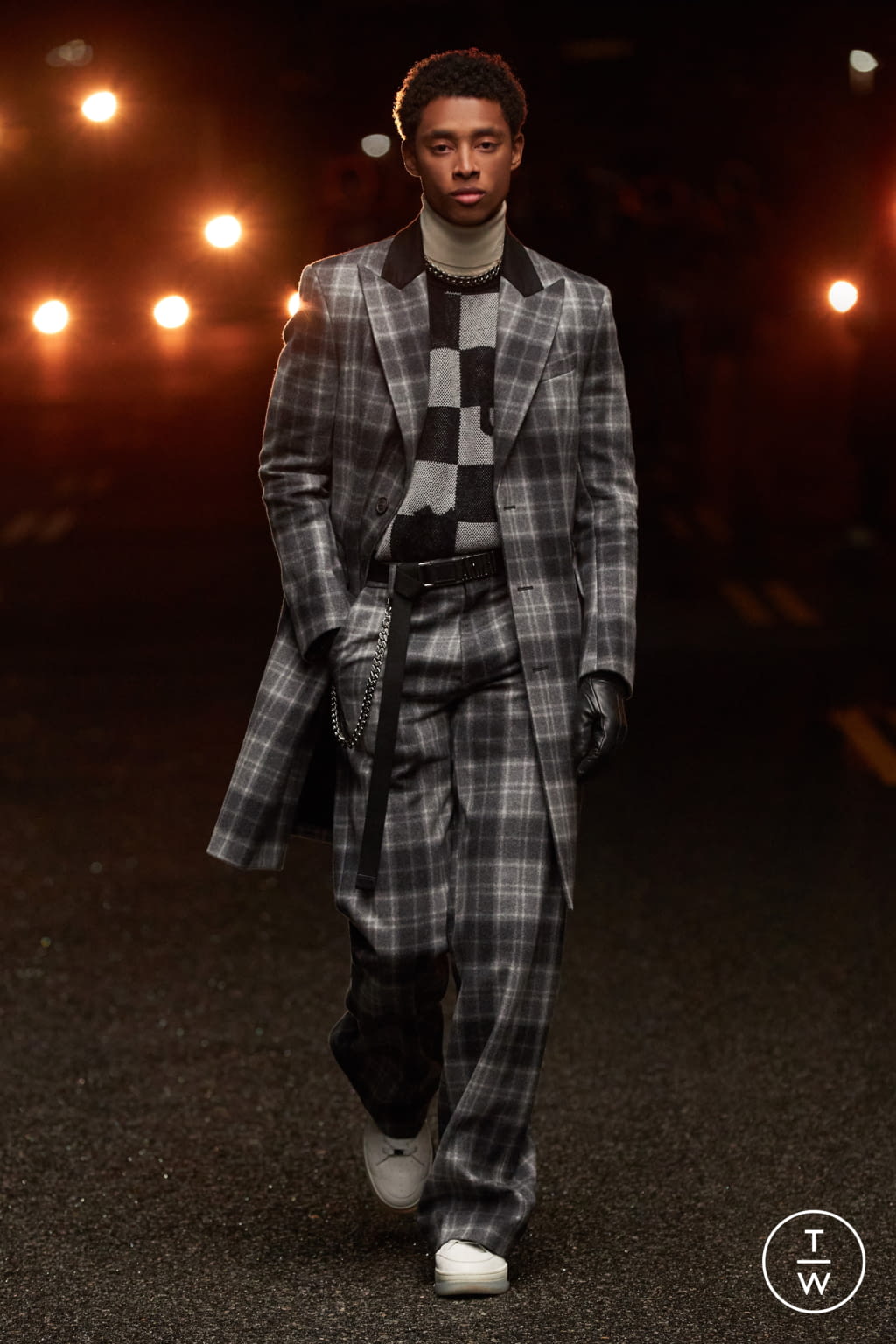 Fashion Week Paris Fall/Winter 2021 look 19 from the Amiri collection menswear