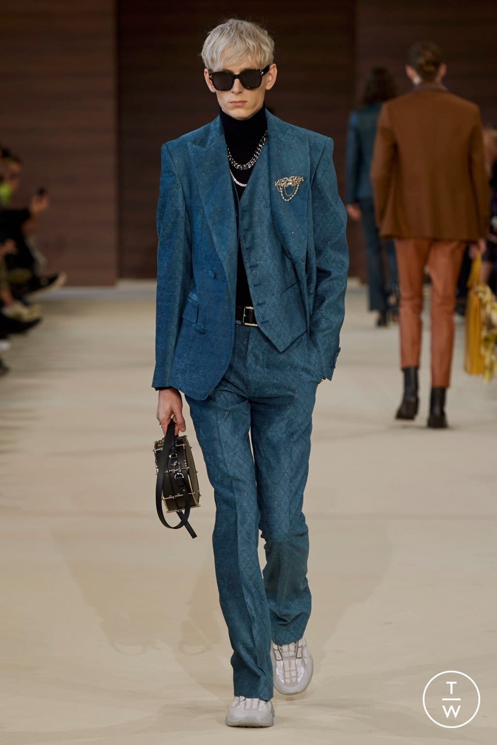 Fashion Week Paris Fall/Winter 2020 look 7 from the Amiri collection menswear