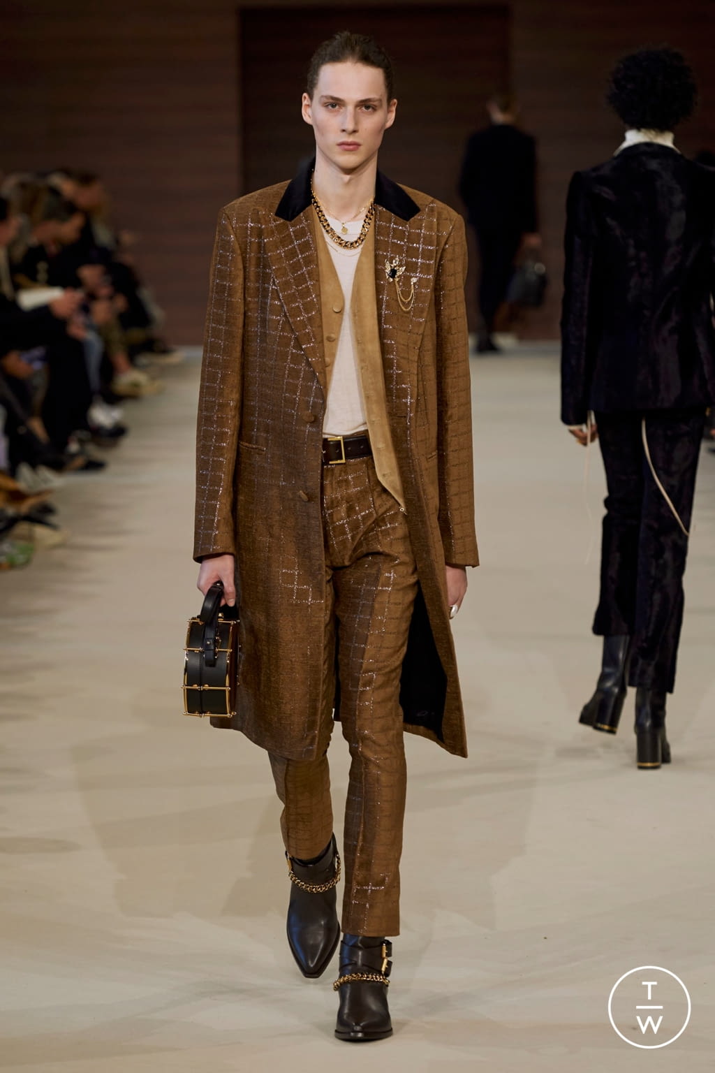 Fashion Week Paris Fall/Winter 2020 look 37 from the Amiri collection 男装