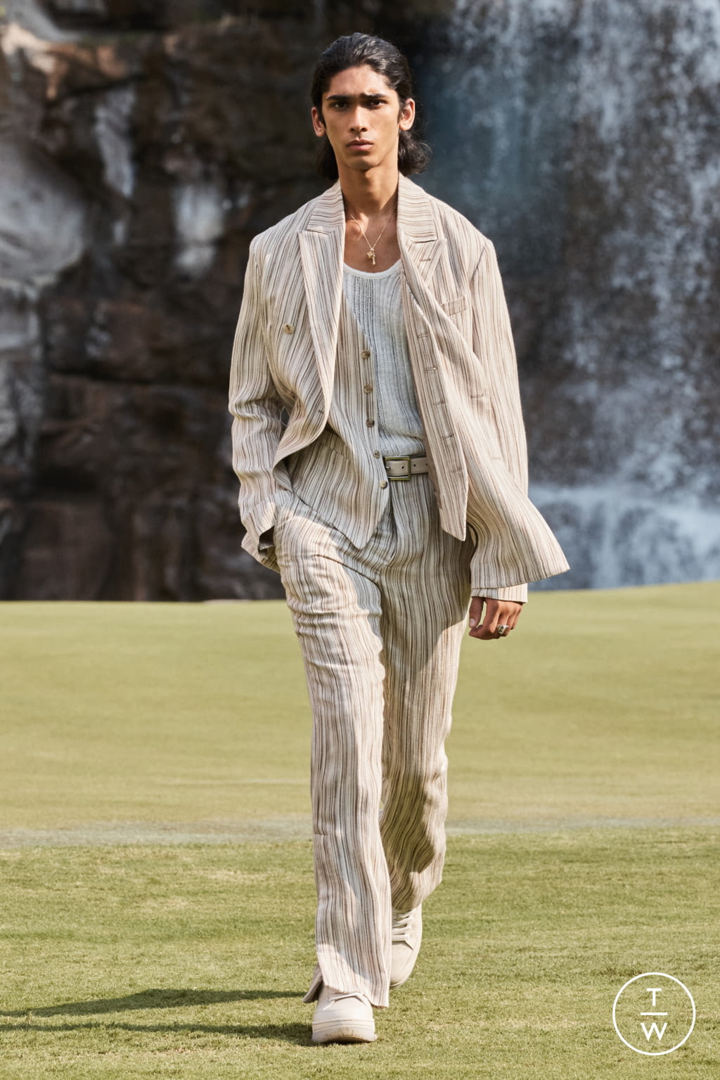 Fashion Week Paris Spring/Summer 2022 look 29 from the Amiri collection 男装