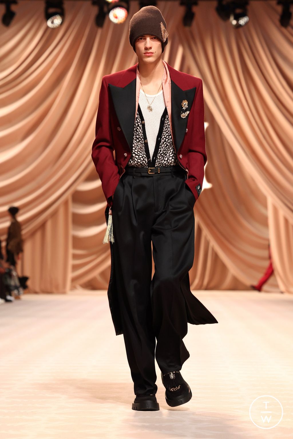 Fashion Week Paris Fall/Winter 2024 look 5 from the Amiri collection menswear