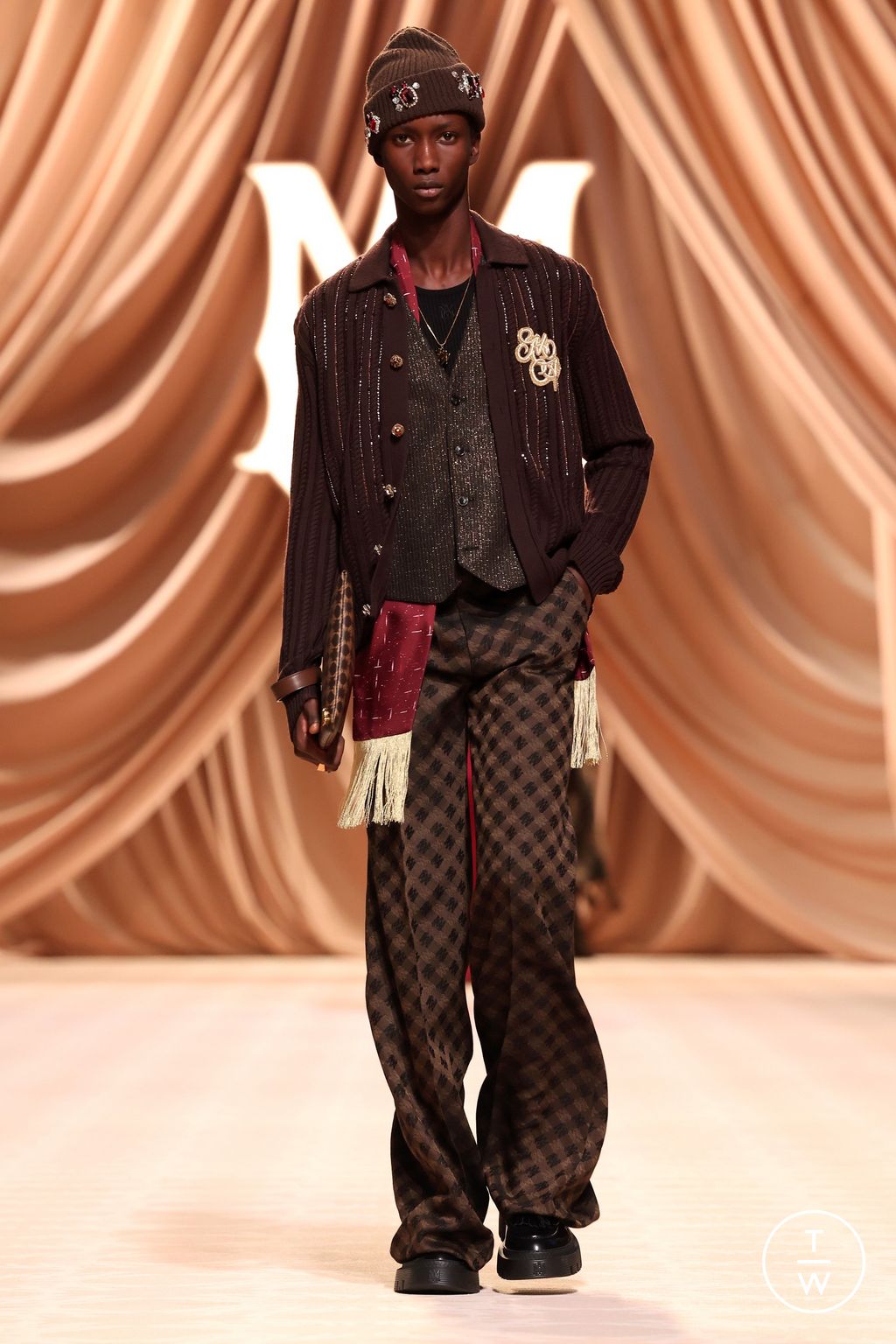 Fashion Week Paris Fall/Winter 2024 look 6 from the Amiri collection 男装