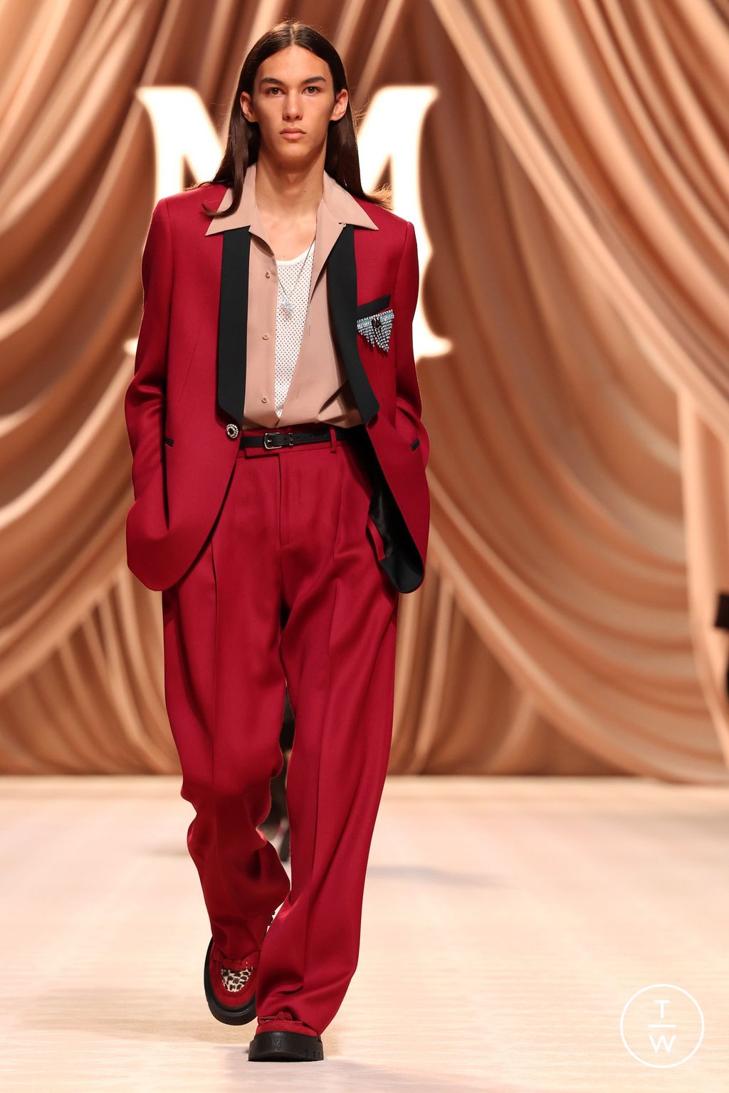 Fashion Week Paris Fall/Winter 2024 look 7 from the Amiri collection 男装