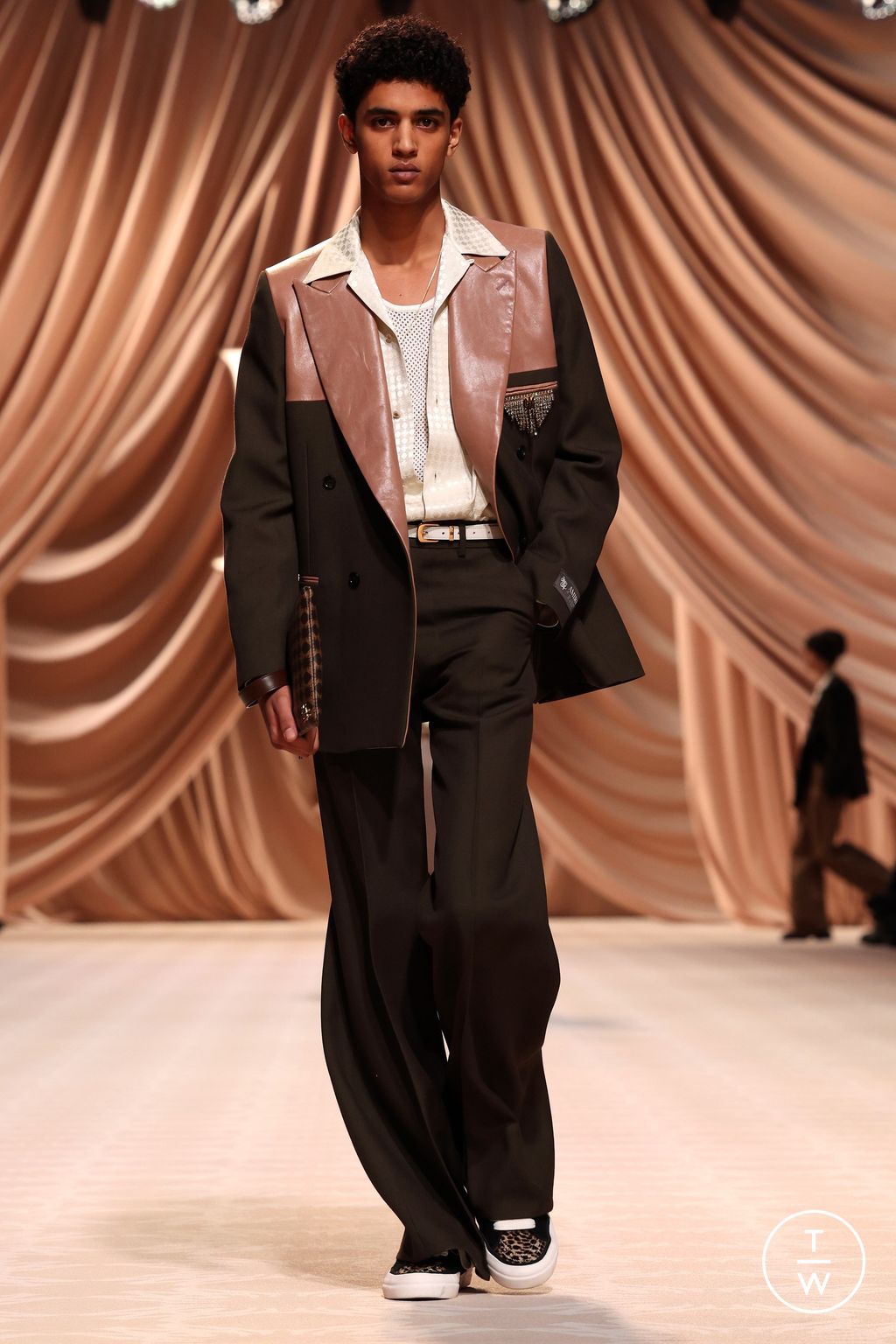 Fashion Week Paris Fall/Winter 2024 look 13 from the Amiri collection menswear