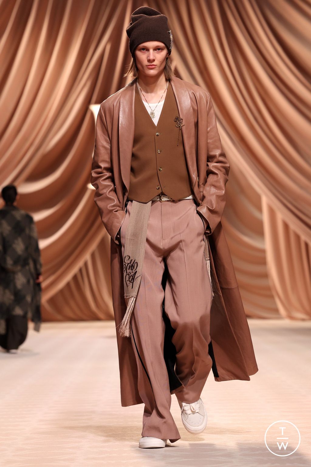 Fashion Week Paris Fall/Winter 2024 look 17 from the Amiri collection 男装