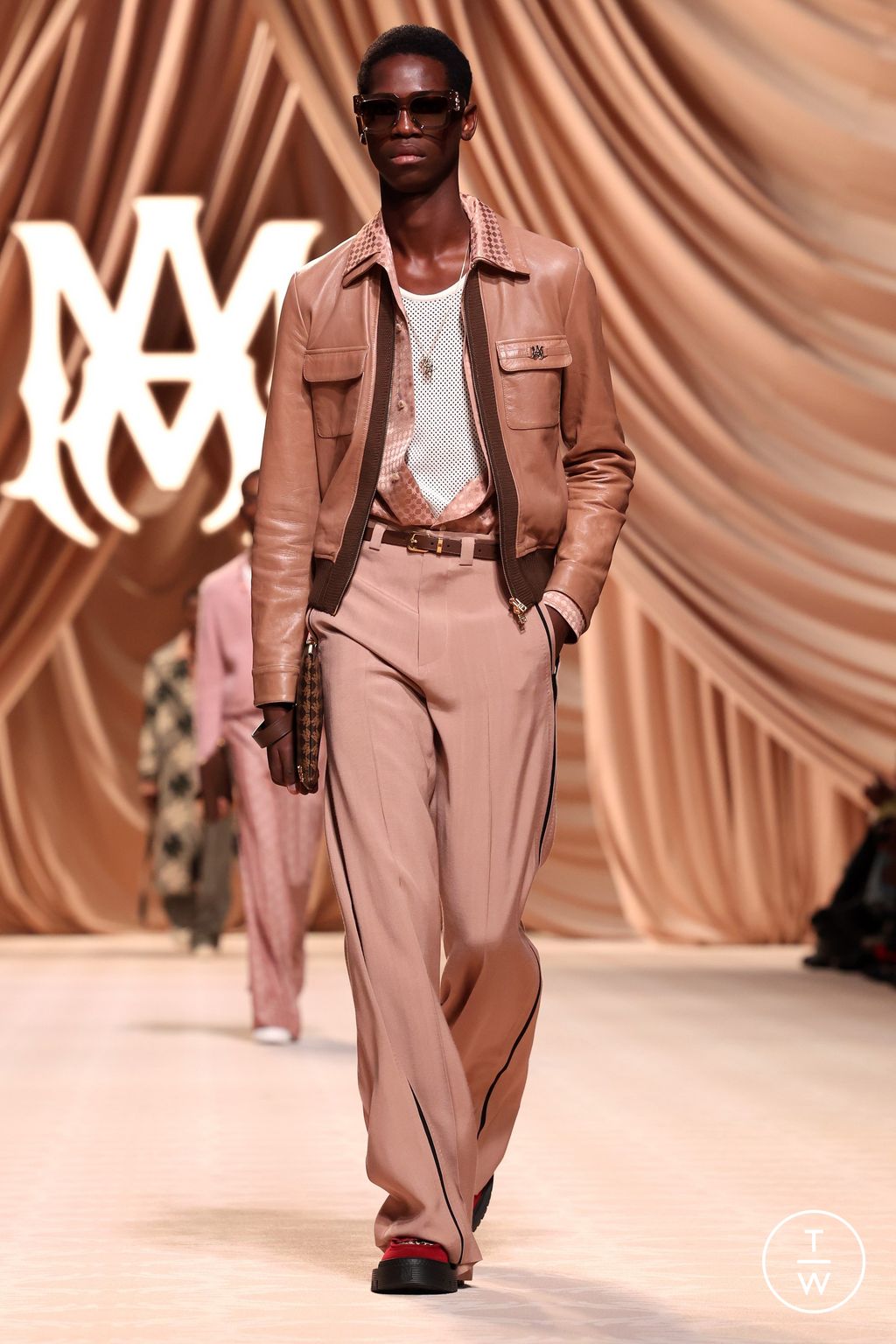 Fashion Week Paris Fall/Winter 2024 look 20 from the Amiri collection 男装