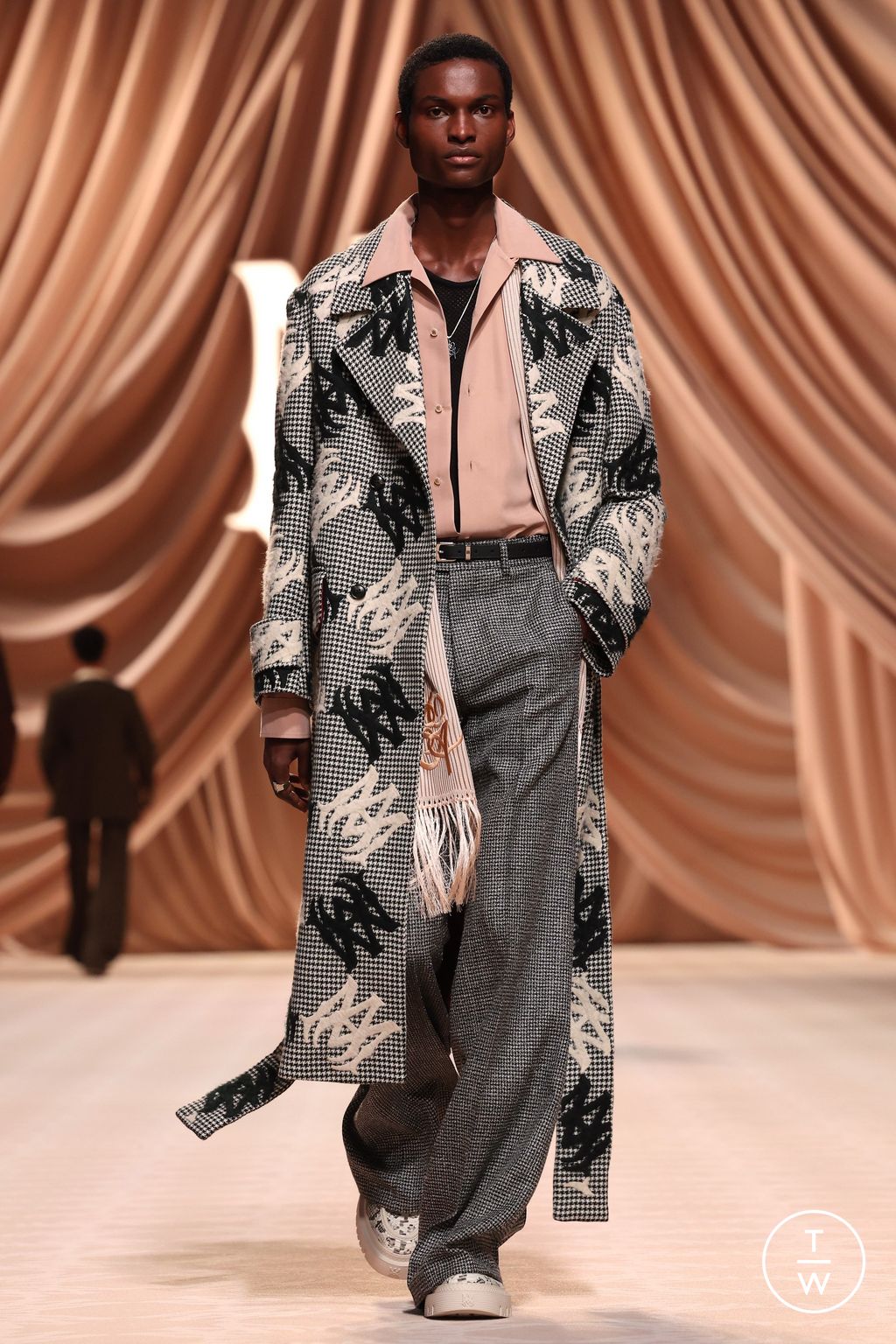 Fashion Week Paris Fall/Winter 2024 look 22 from the Amiri collection menswear