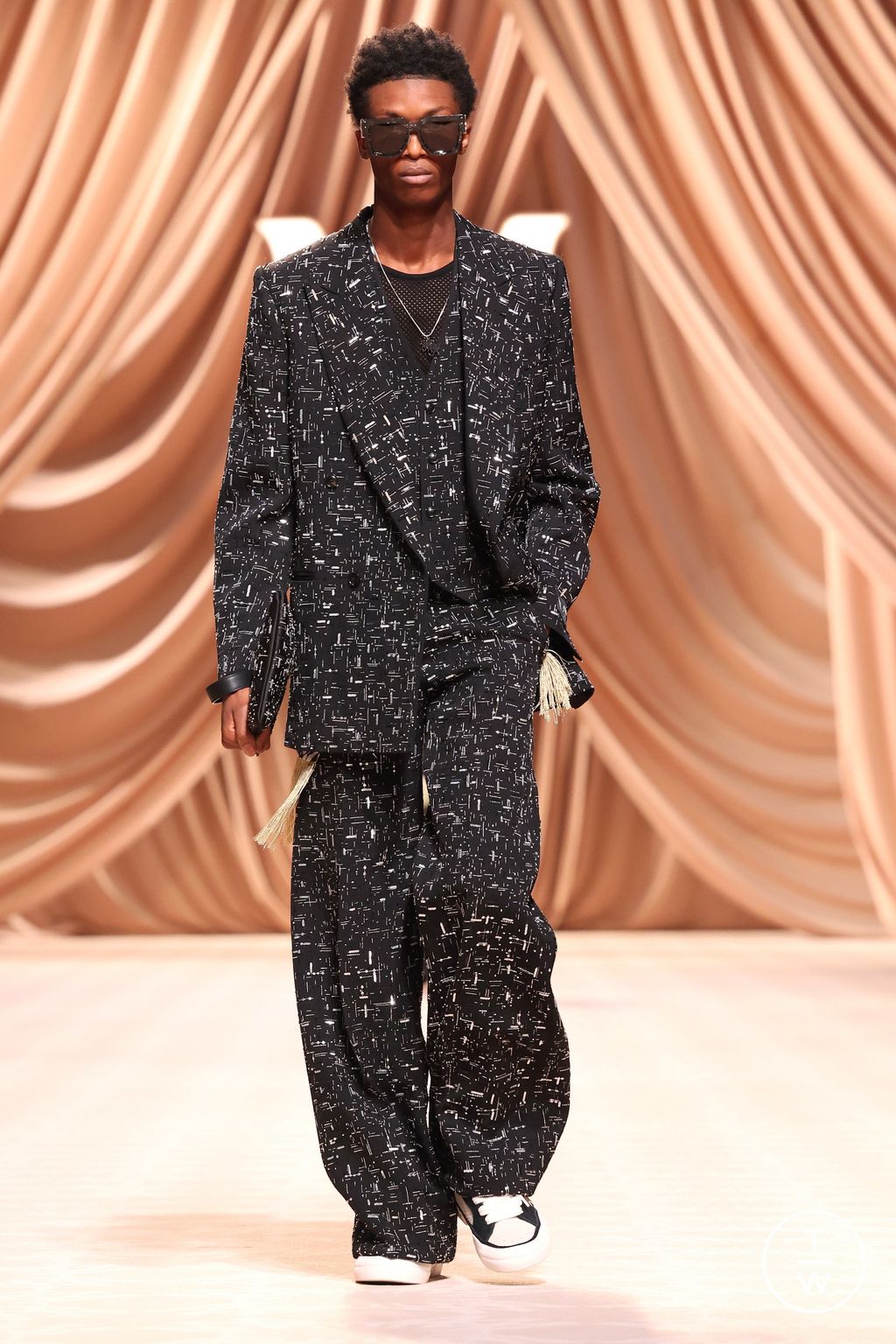 Fashion Week Paris Fall/Winter 2024 look 25 from the Amiri collection menswear