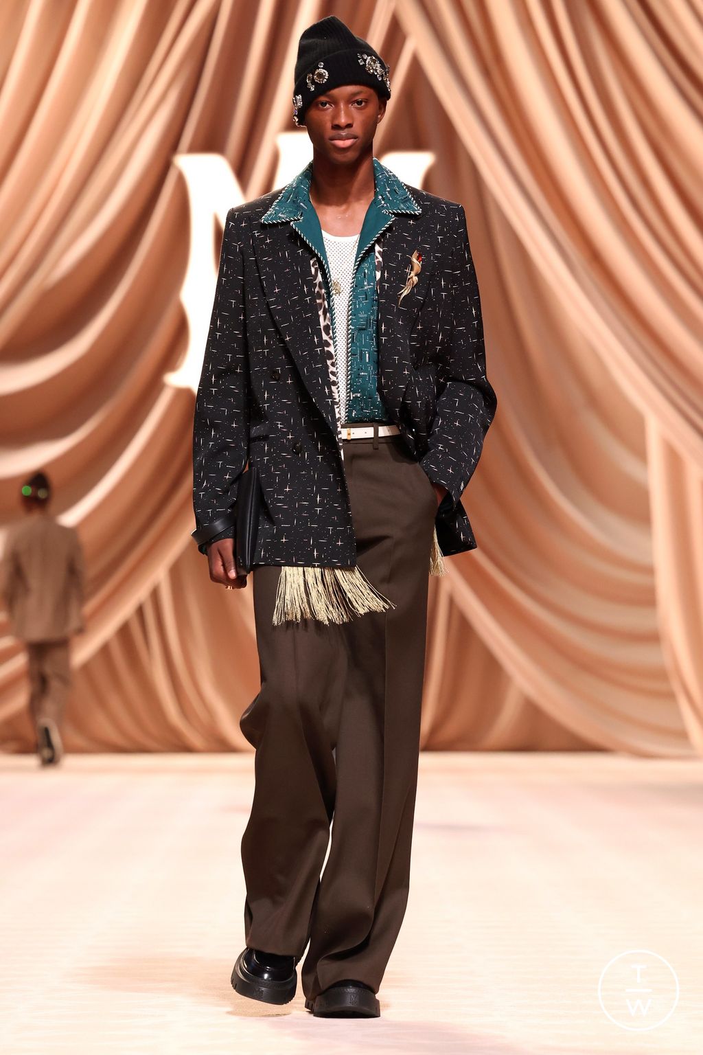 Fashion Week Paris Fall/Winter 2024 look 26 from the Amiri collection 男装