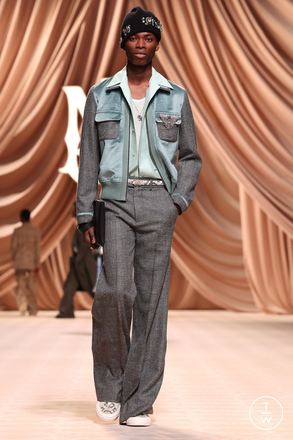 Fashion Week Paris Fall/Winter 2024 look 28 from the Amiri collection 男装