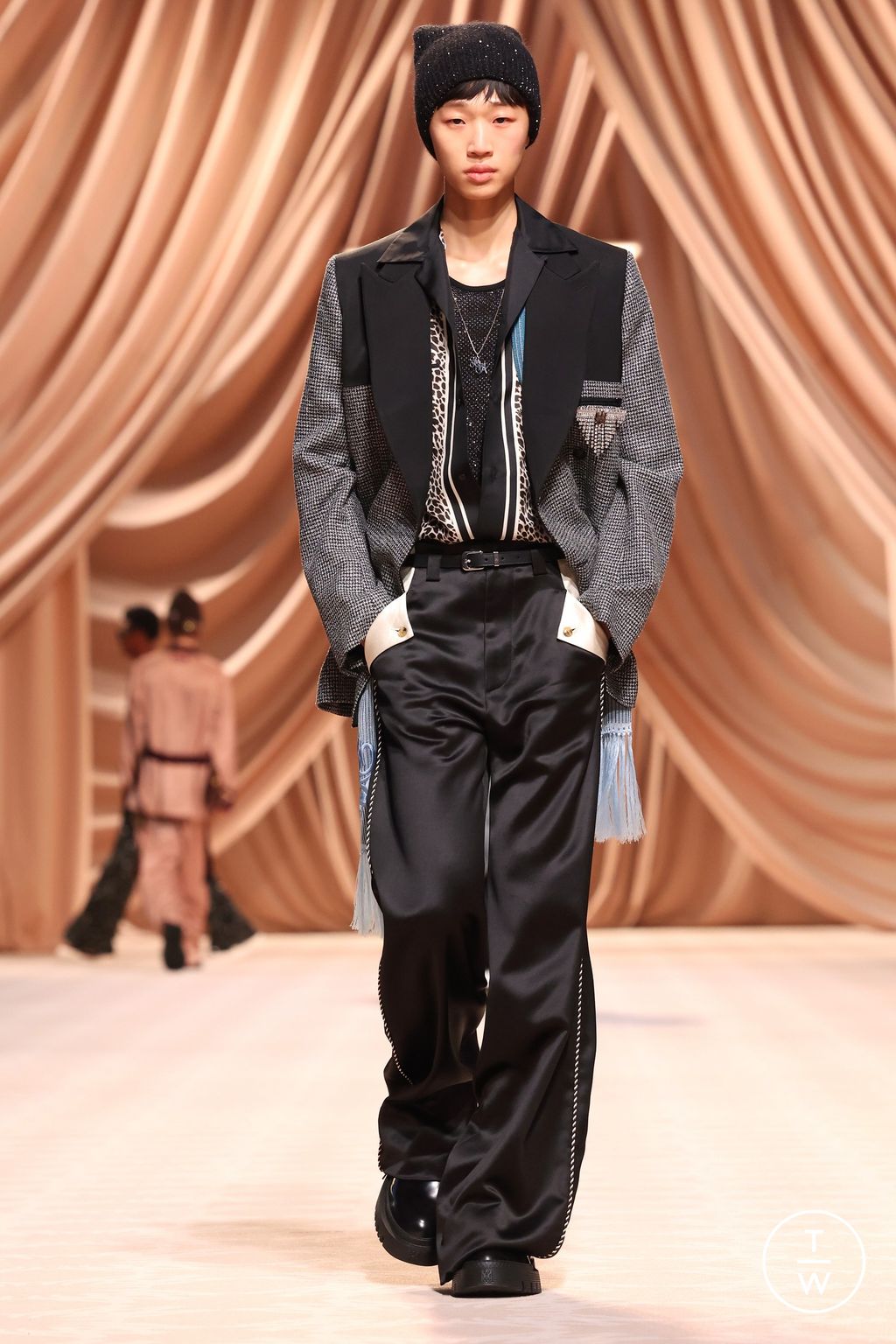 Fashion Week Paris Fall/Winter 2024 look 29 from the Amiri collection 男装