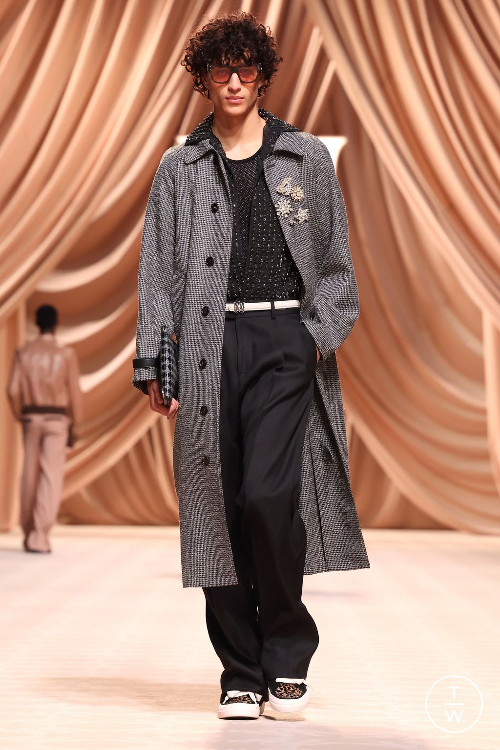 Fashion Week Paris Fall/Winter 2024 look 30 from the Amiri collection 男装