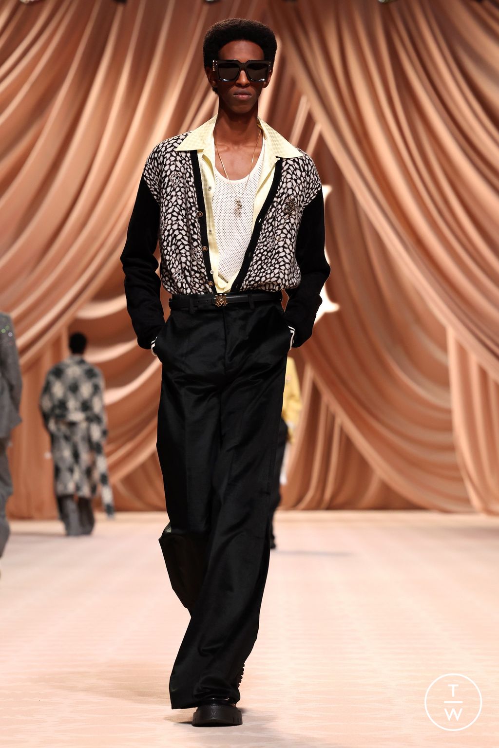 Fashion Week Paris Fall/Winter 2024 look 32 from the Amiri collection 男装