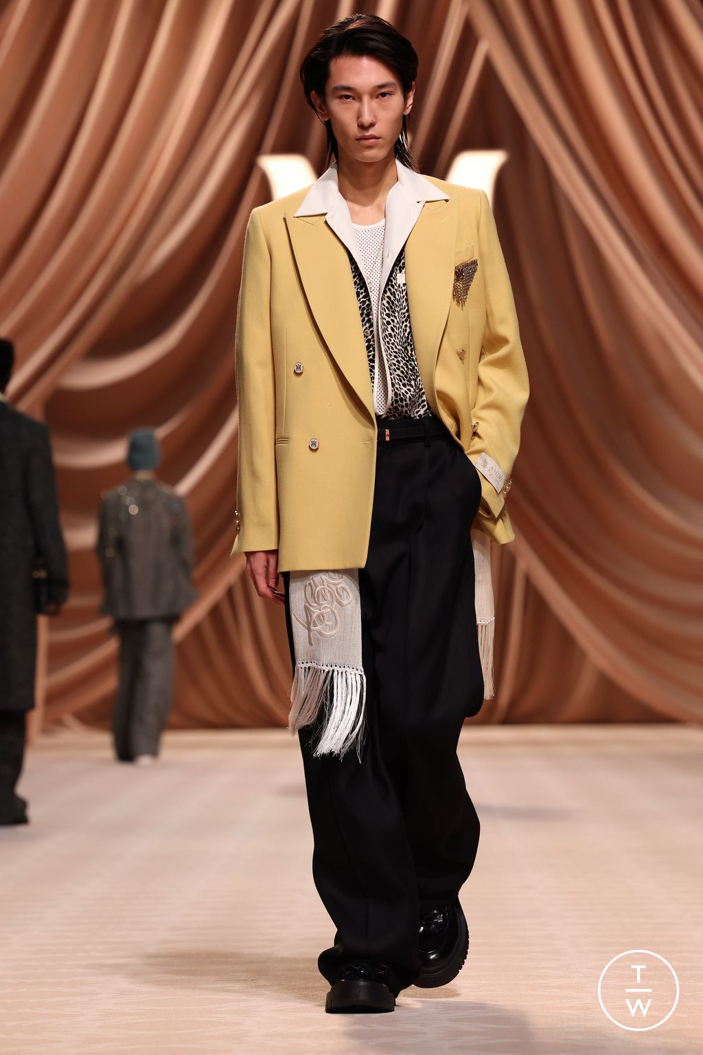 Fashion Week Paris Fall/Winter 2024 look 33 from the Amiri collection menswear