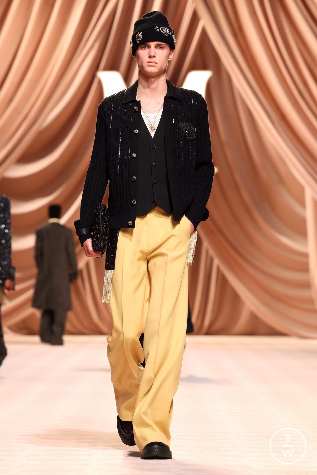 Fashion Week Paris Fall/Winter 2024 look 34 from the Amiri collection 男装