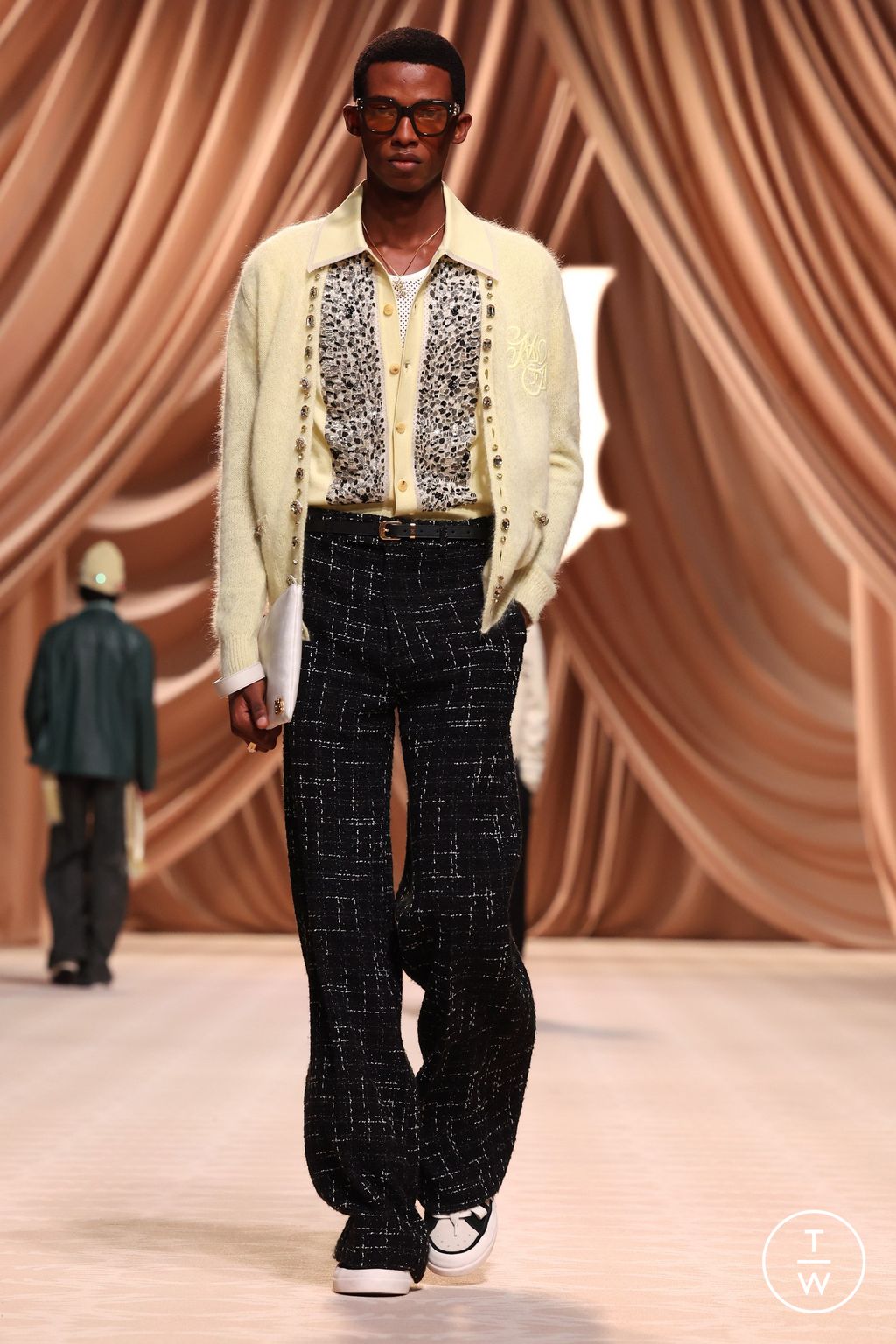 Fashion Week Paris Fall/Winter 2024 look 37 from the Amiri collection 男装