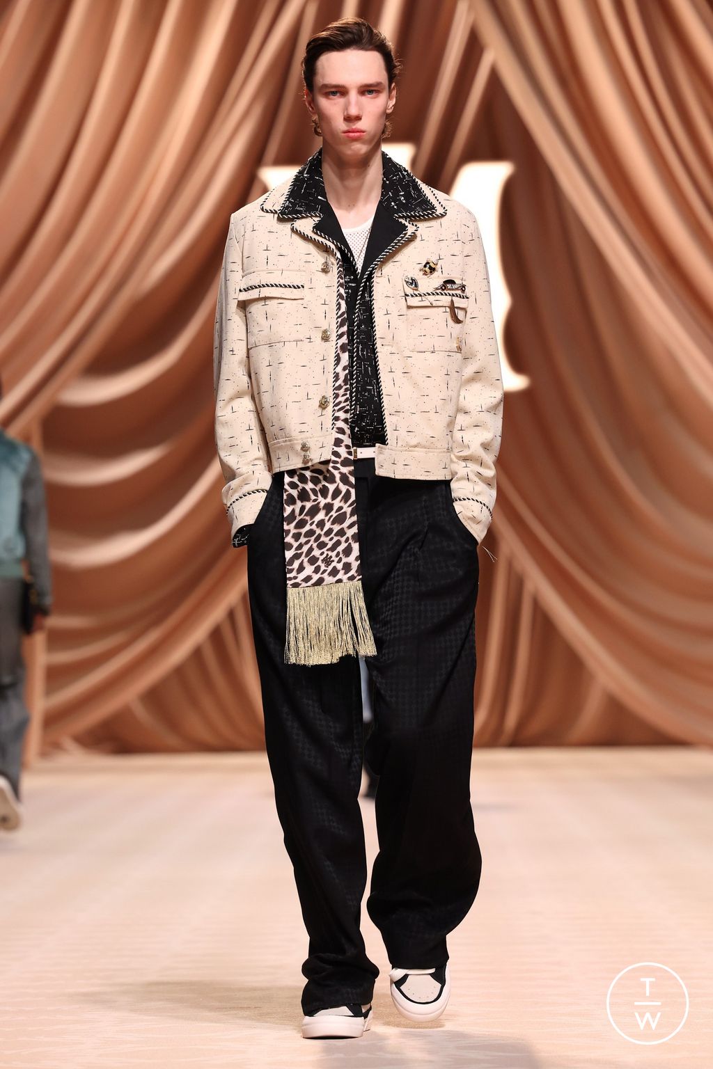 Fashion Week Paris Fall/Winter 2024 look 38 from the Amiri collection 男装