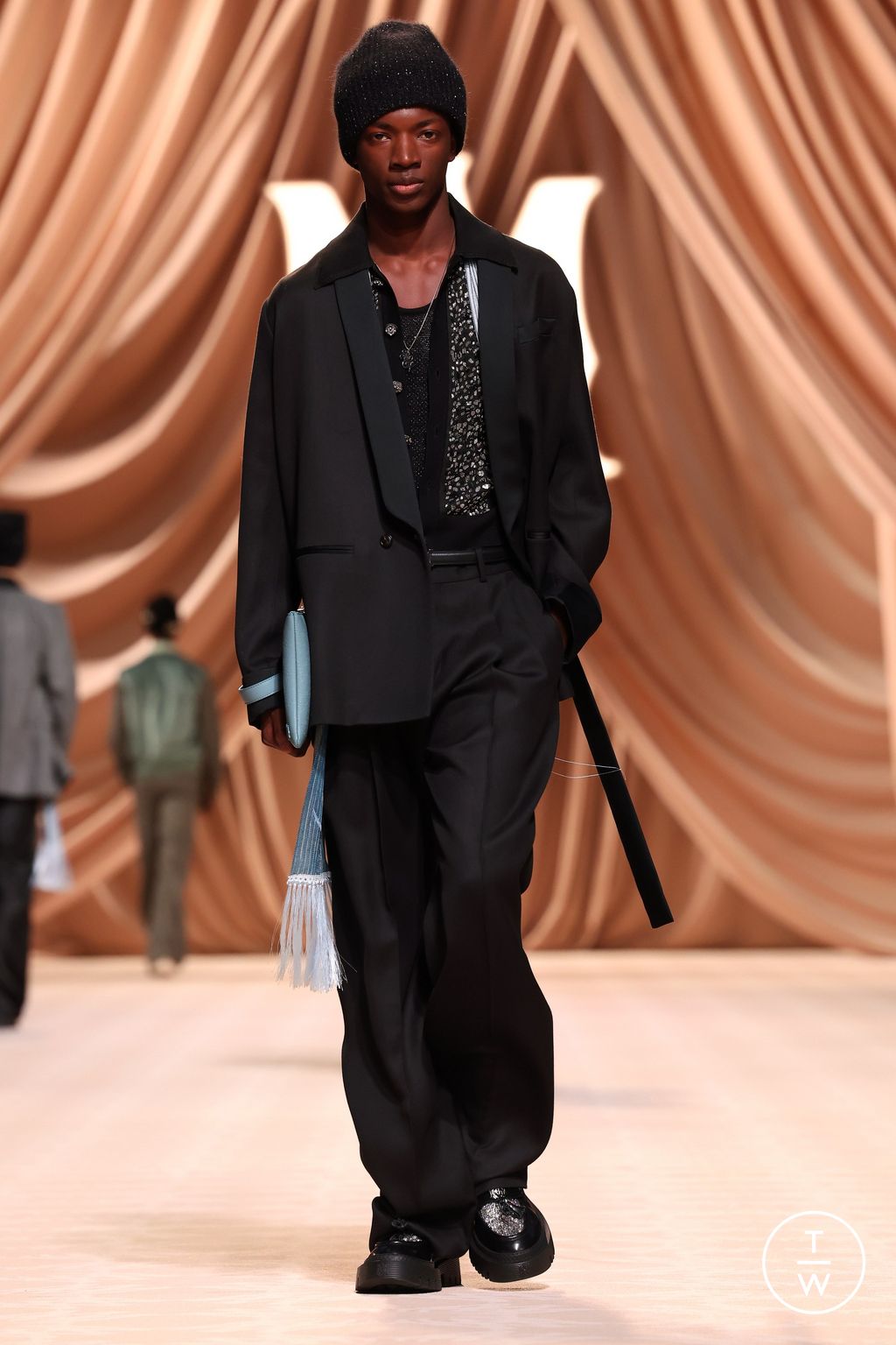 Fashion Week Paris Fall/Winter 2024 look 39 from the Amiri collection menswear