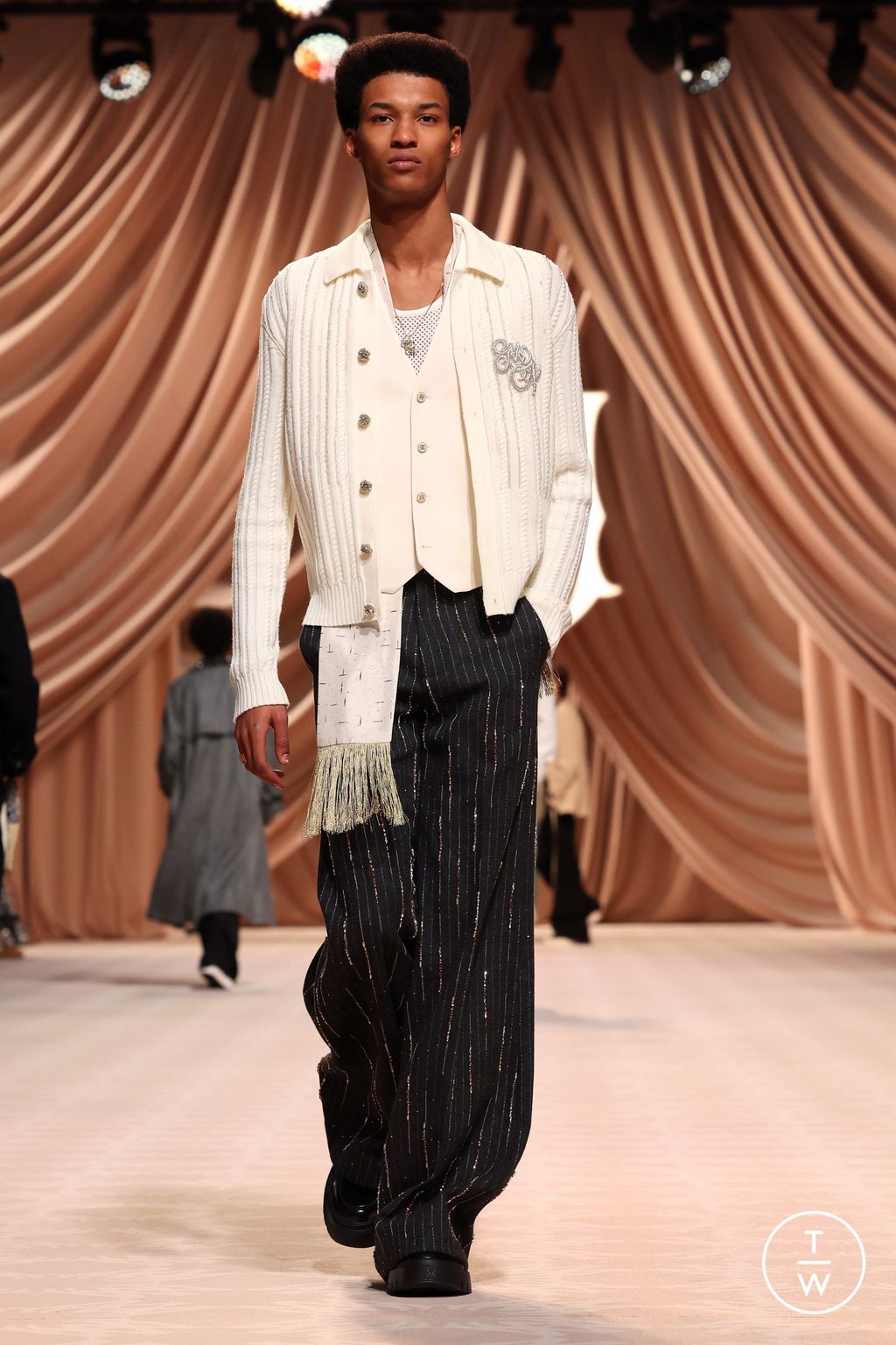 Fashion Week Paris Fall/Winter 2024 look 40 from the Amiri collection 男装