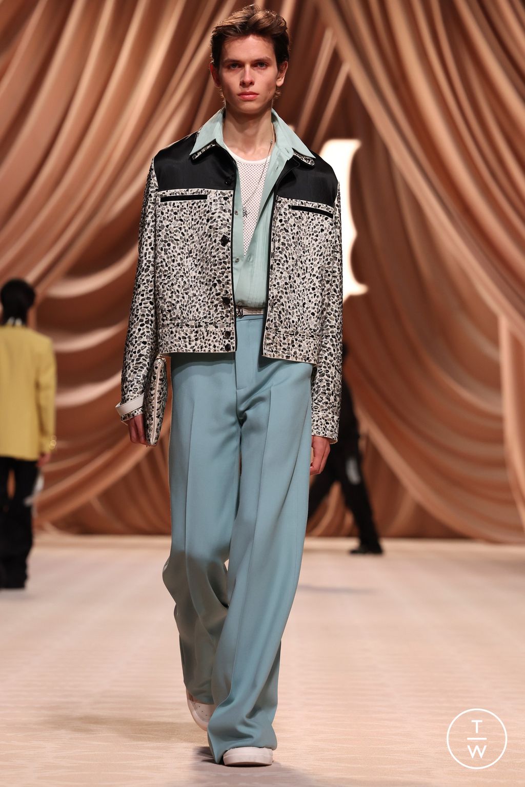 Fashion Week Paris Fall/Winter 2024 look 43 from the Amiri collection 男装