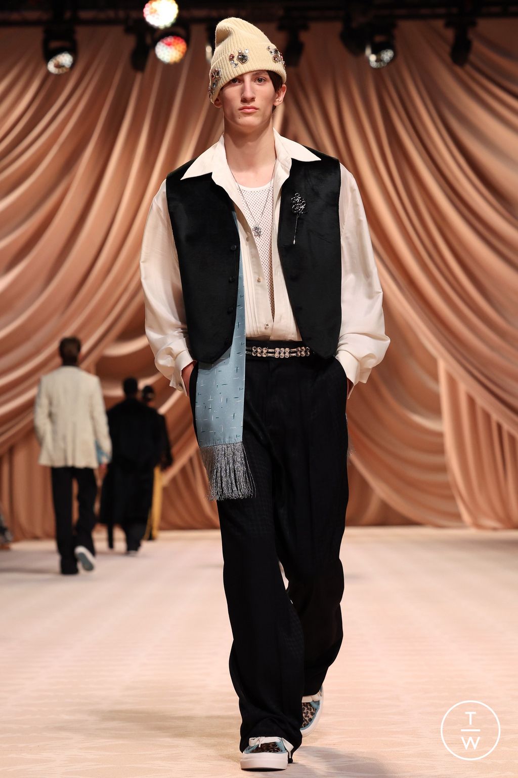 Fashion Week Paris Fall/Winter 2024 look 45 from the Amiri collection menswear