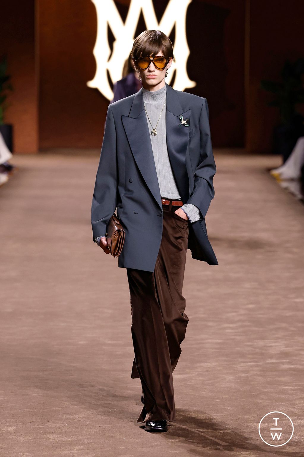 Fashion Week Paris Fall/Winter 2025 look 2 from the Amiri collection menswear