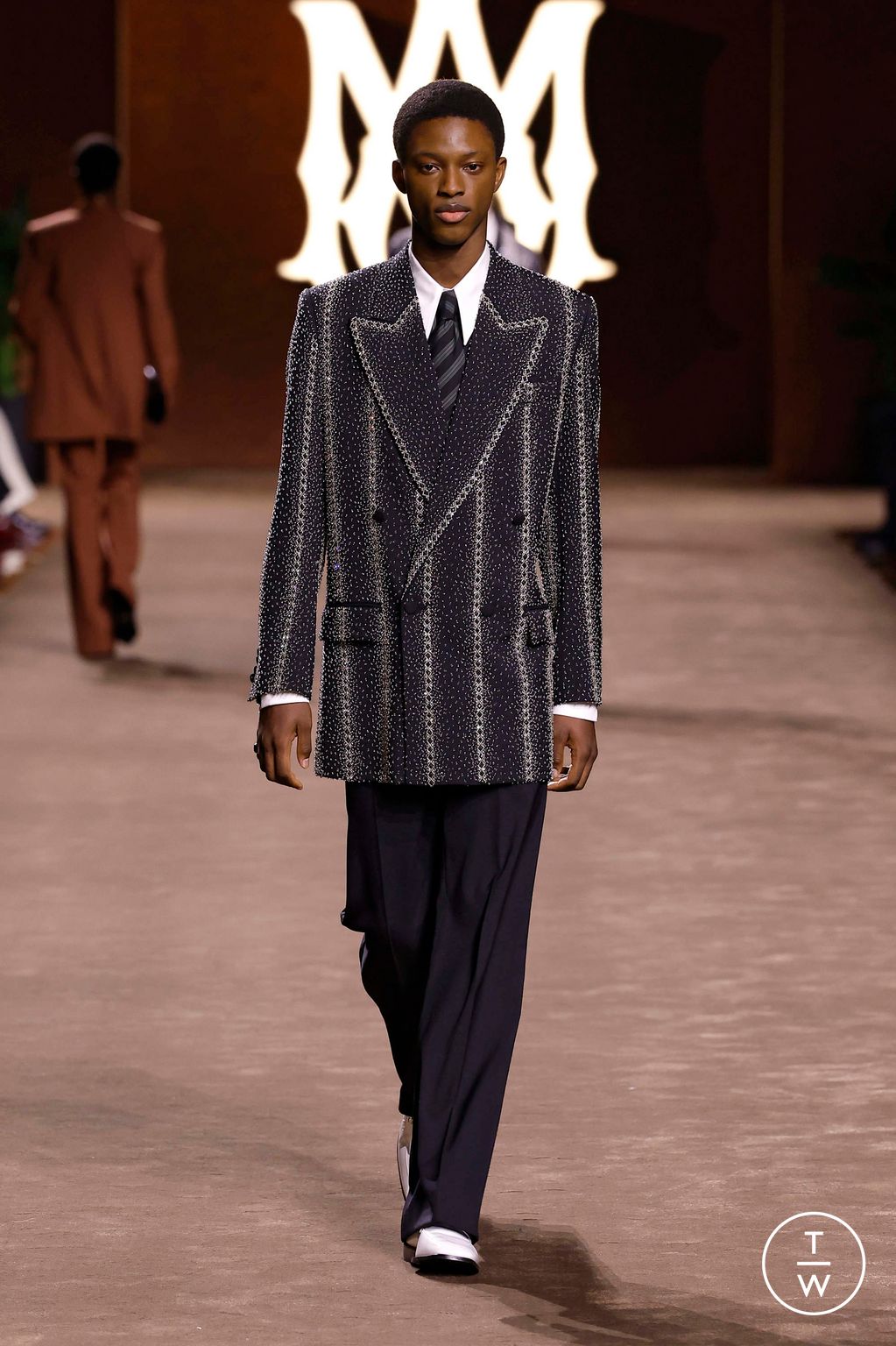 Fashion Week Paris Fall/Winter 2025 look 40 from the Amiri collection 男装