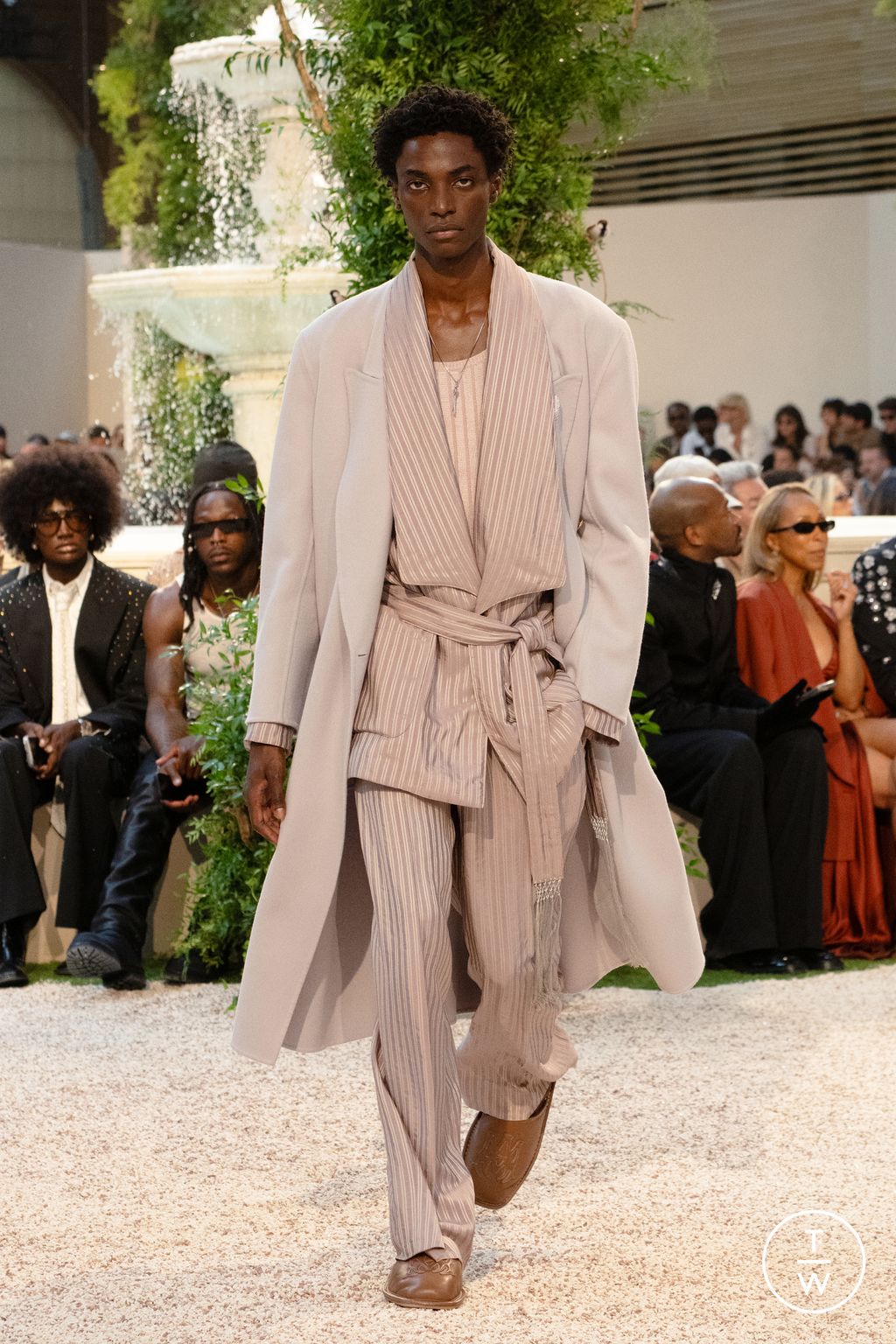 Fashion Week Paris Spring/Summer 2026 look 48 from the Amiri collection menswear