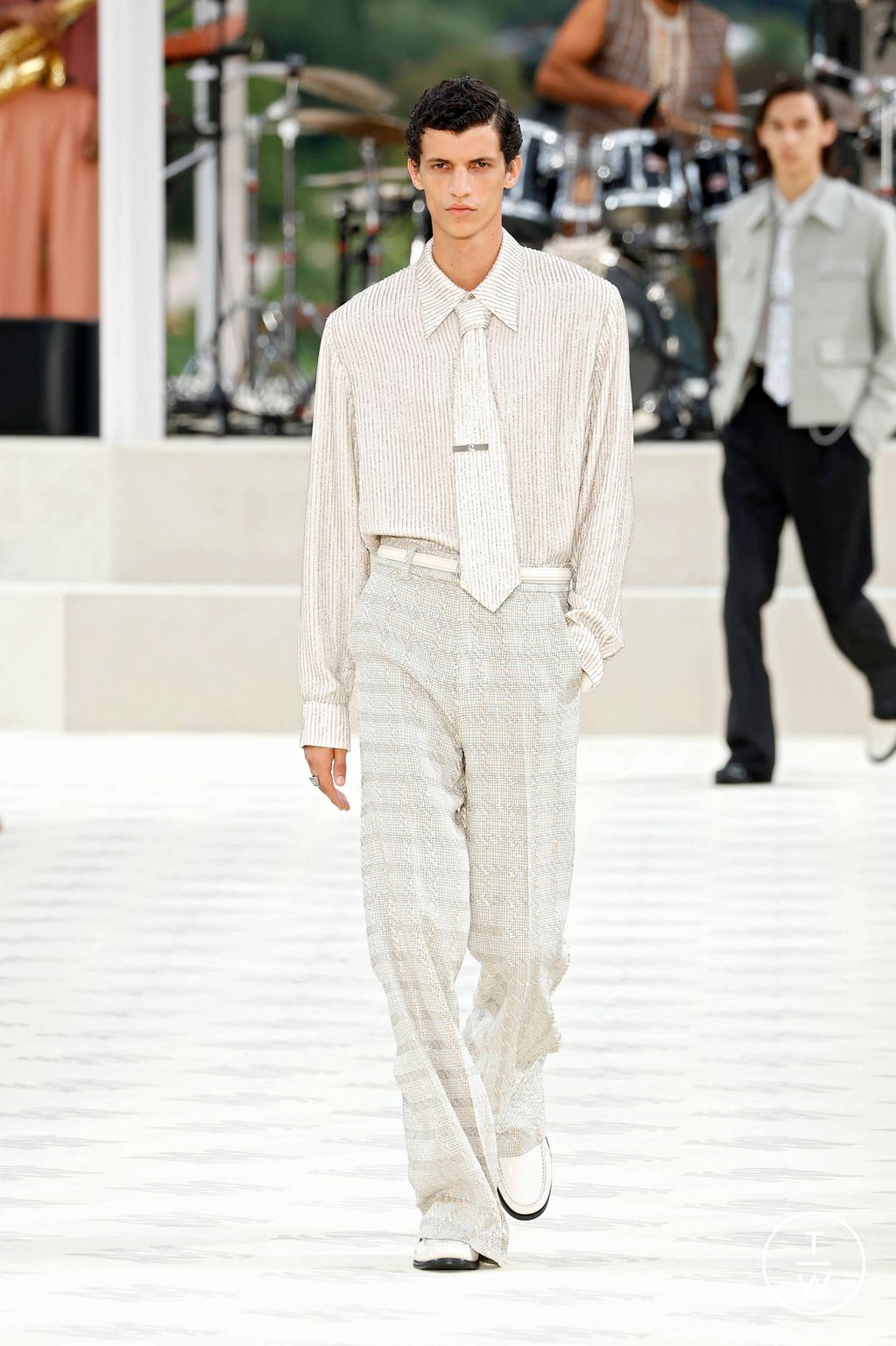 Fashion Week Paris Spring-Summer 2025 look 2 from the Amiri collection menswear