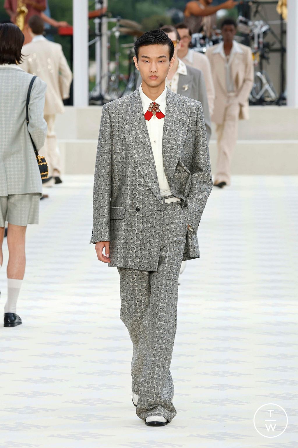 Fashion Week Paris Spring/Summer 2025 look 11 from the Amiri collection 男装