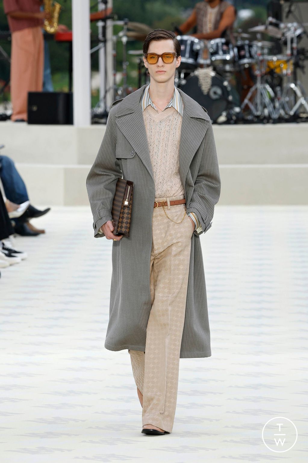 Fashion Week Paris Spring-Summer 2025 look 15 from the Amiri collection 男装