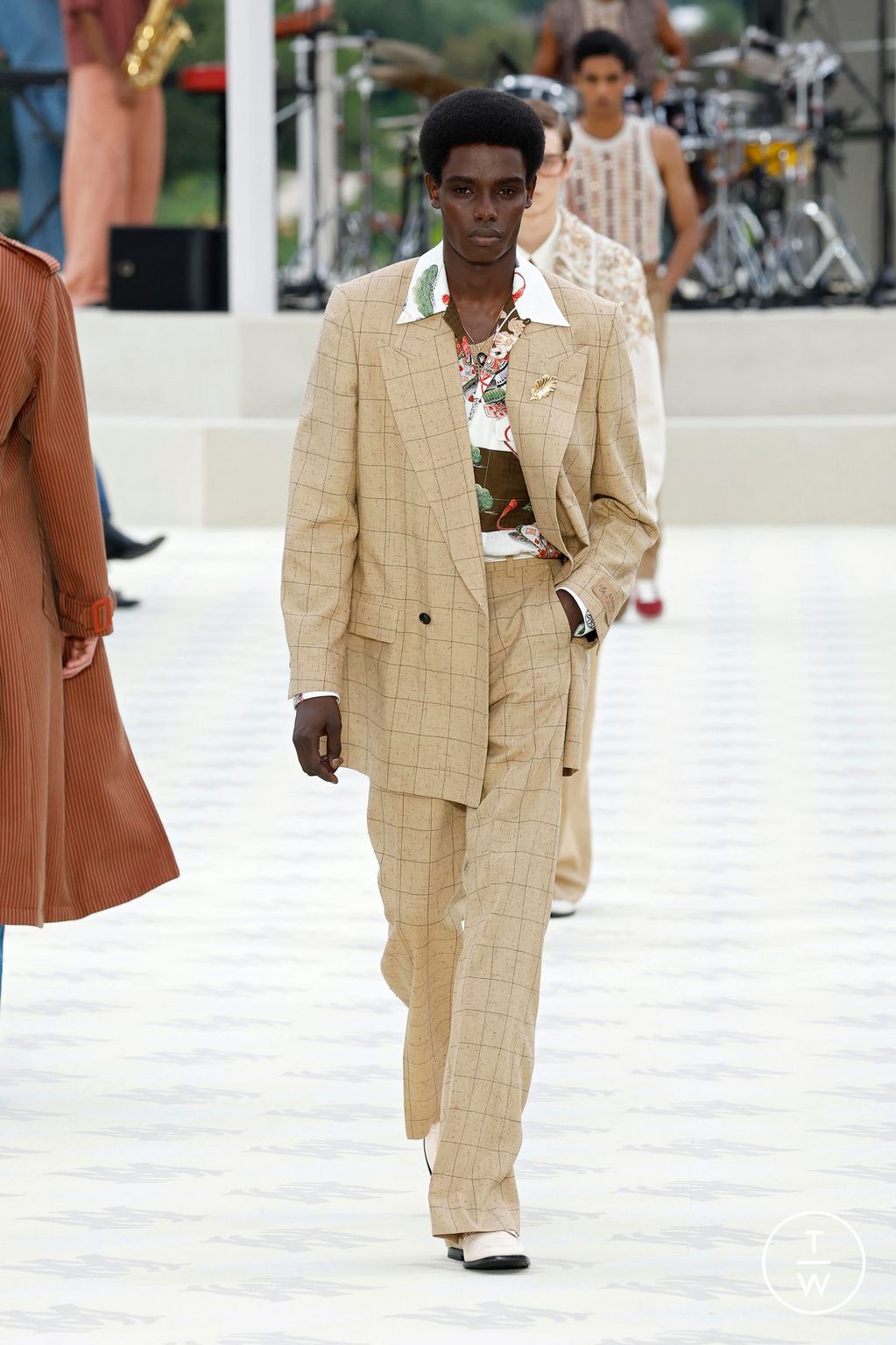 Fashion Week Paris Spring-Summer 2025 look 33 from the Amiri collection menswear