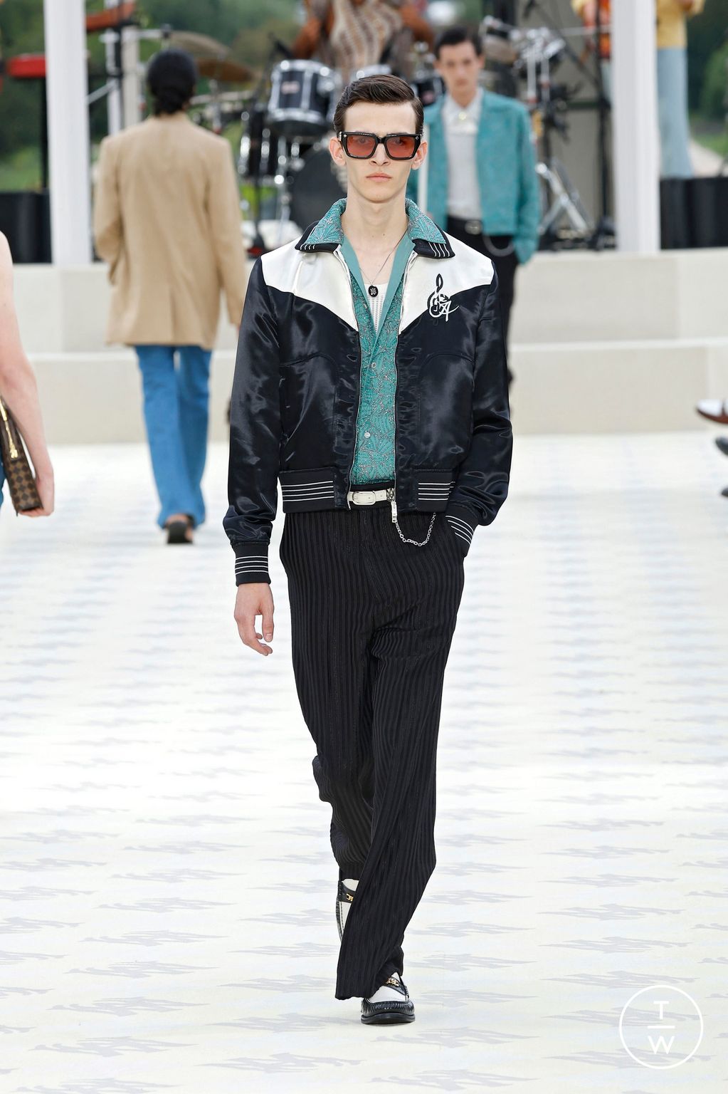 Fashion Week Paris Spring-Summer 2025 look 37 from the Amiri collection menswear