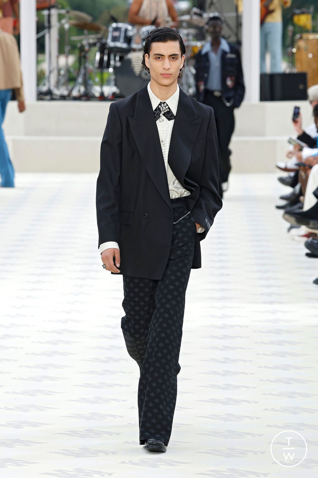 Fashion Week Paris Spring/Summer 2025 look 39 from the Amiri collection 男装