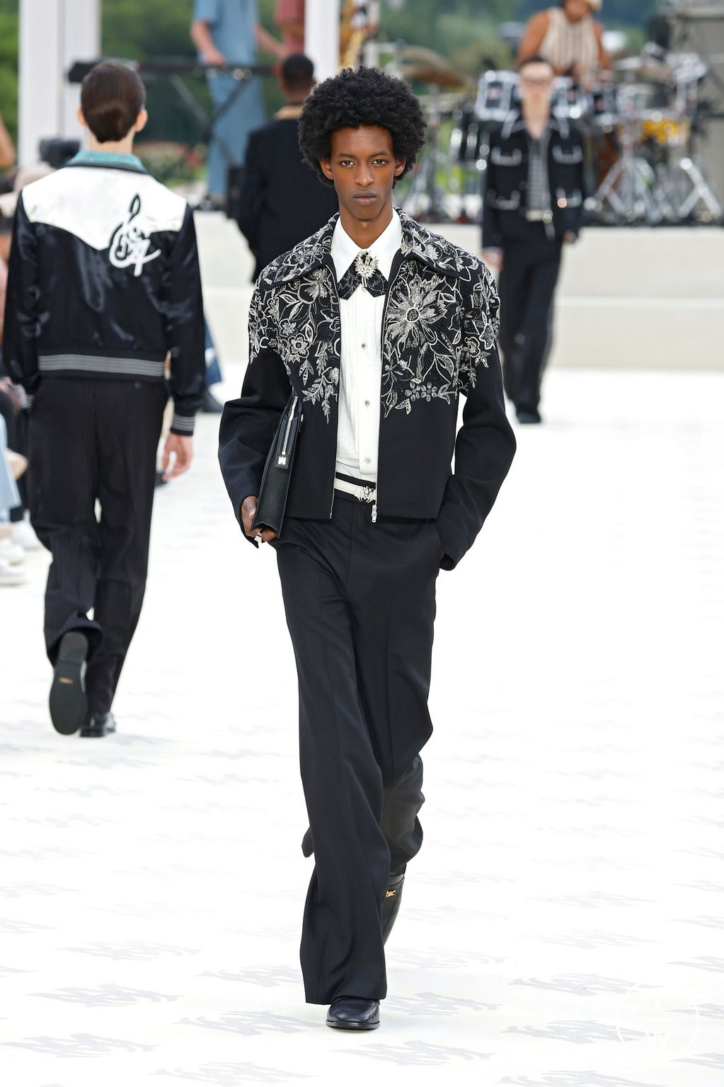 Fashion Week Paris Spring/Summer 2025 look 44 from the Amiri collection 男装