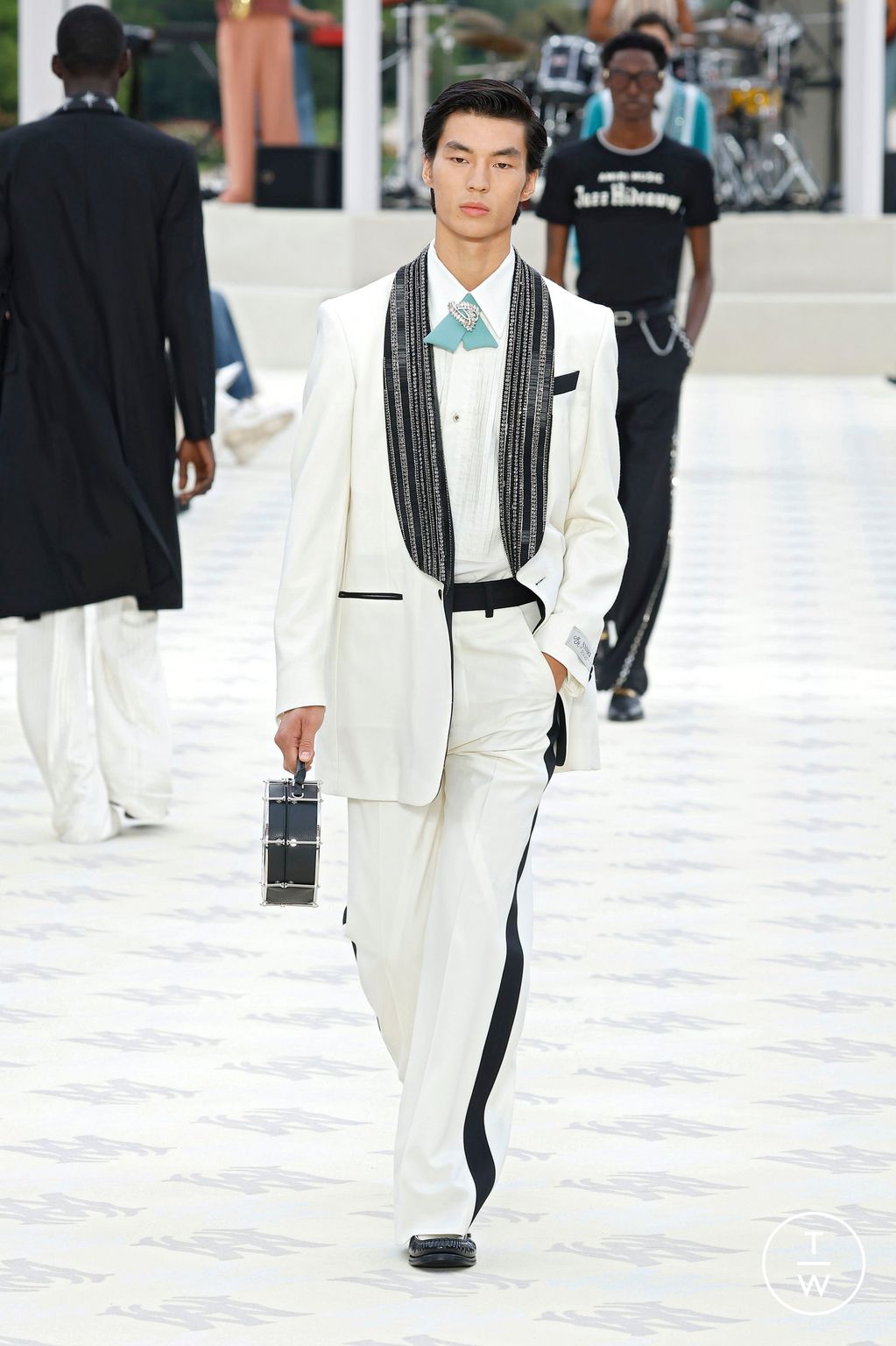 Fashion Week Paris Spring-Summer 2025 look 48 from the Amiri collection menswear