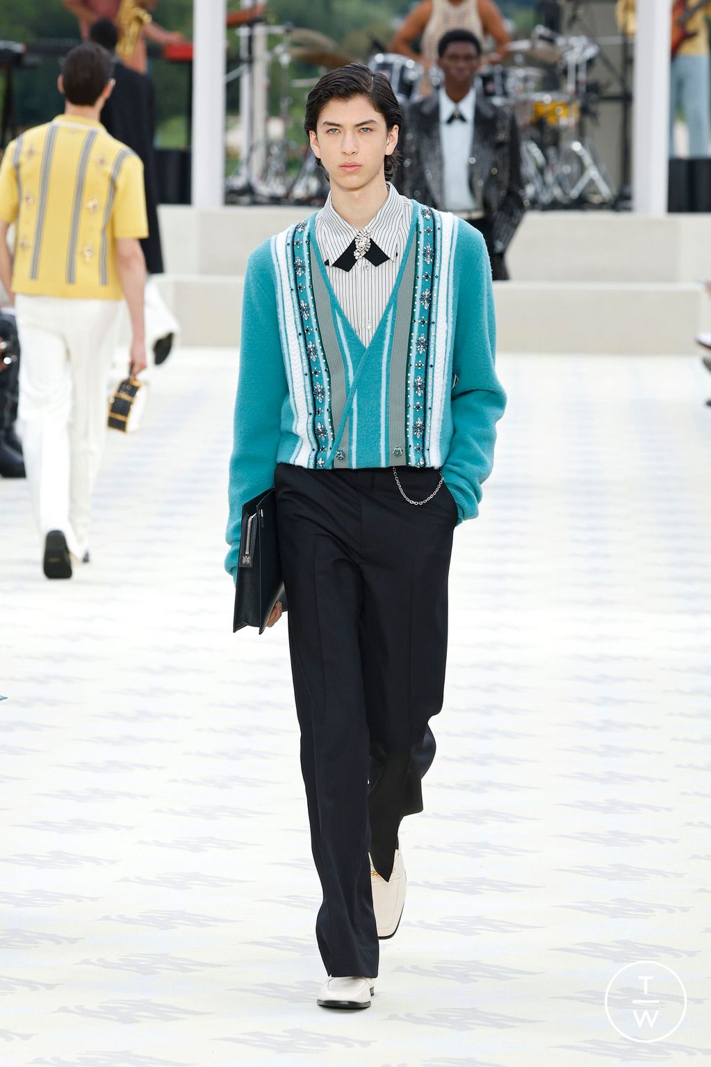 Fashion Week Paris Spring-Summer 2025 look 50 from the Amiri collection 男装