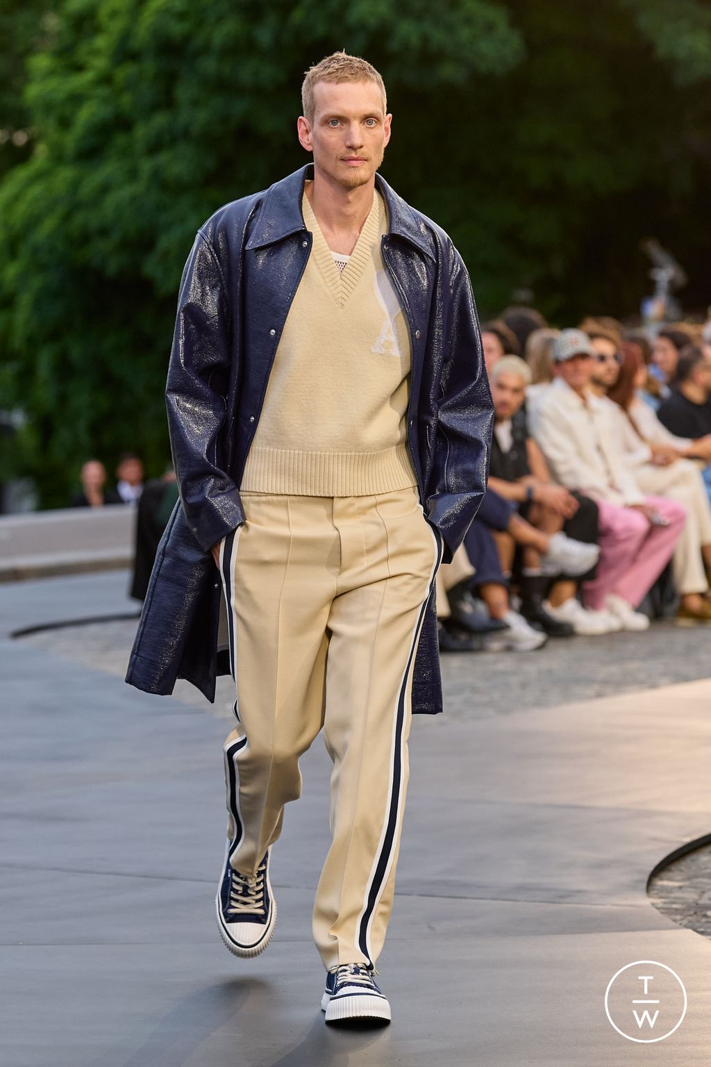 Fashion Week Paris Spring/Summer 2023 look 24 from the Ami collection menswear