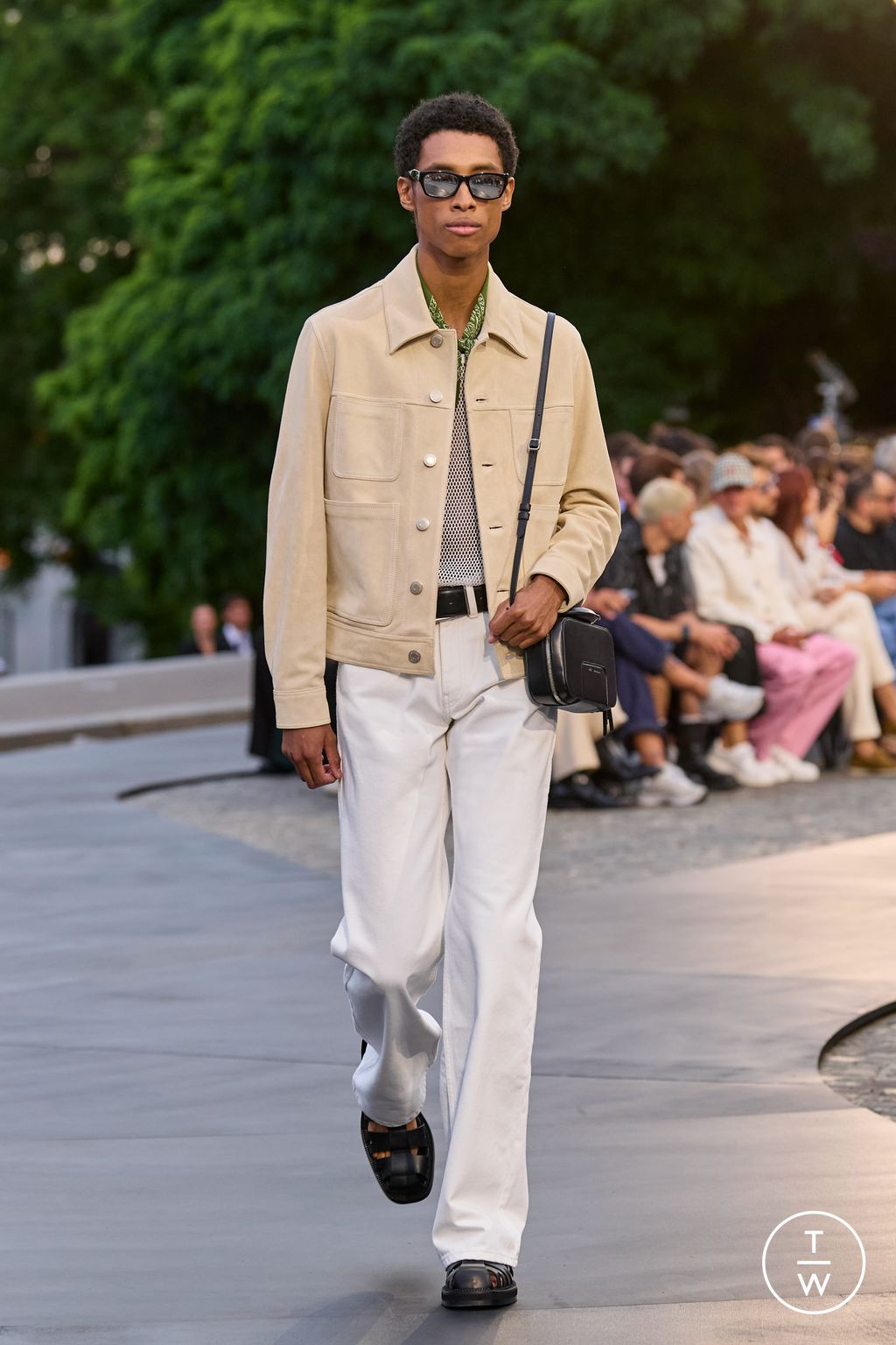 Fashion Week Paris Spring/Summer 2023 look 28 from the Ami collection 男装