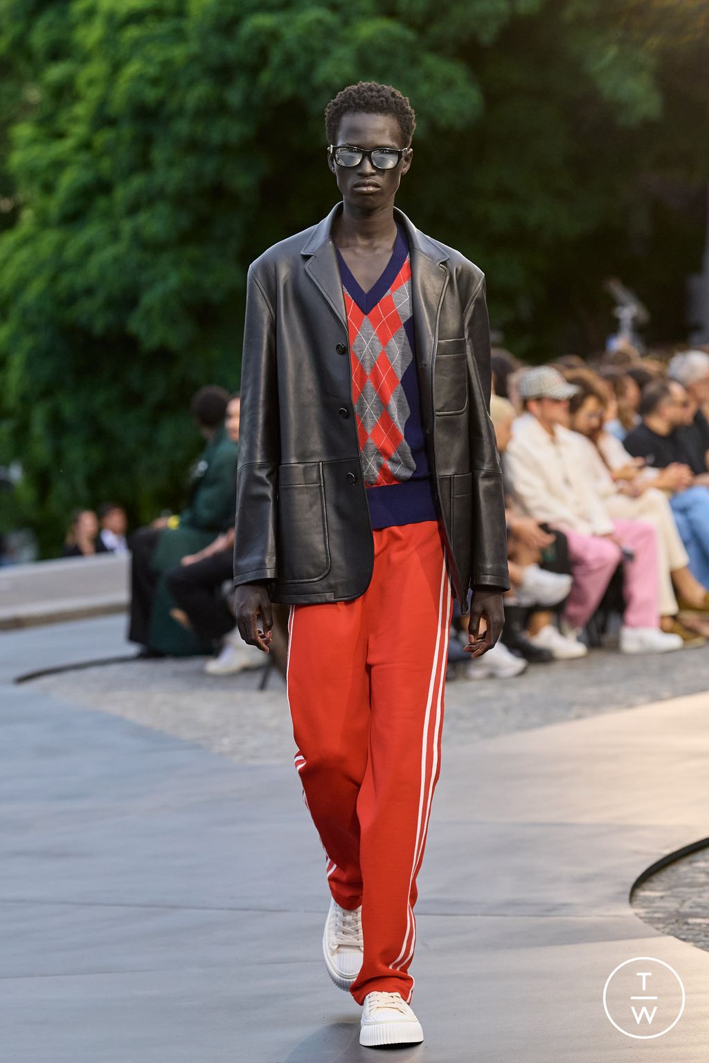 Fashion Week Paris Spring/Summer 2023 look 32 from the Ami collection 男装