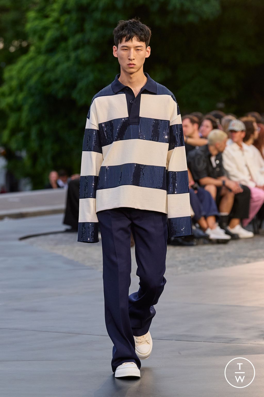 Fashion Week Paris Spring/Summer 2023 look 45 from the Ami collection 男装